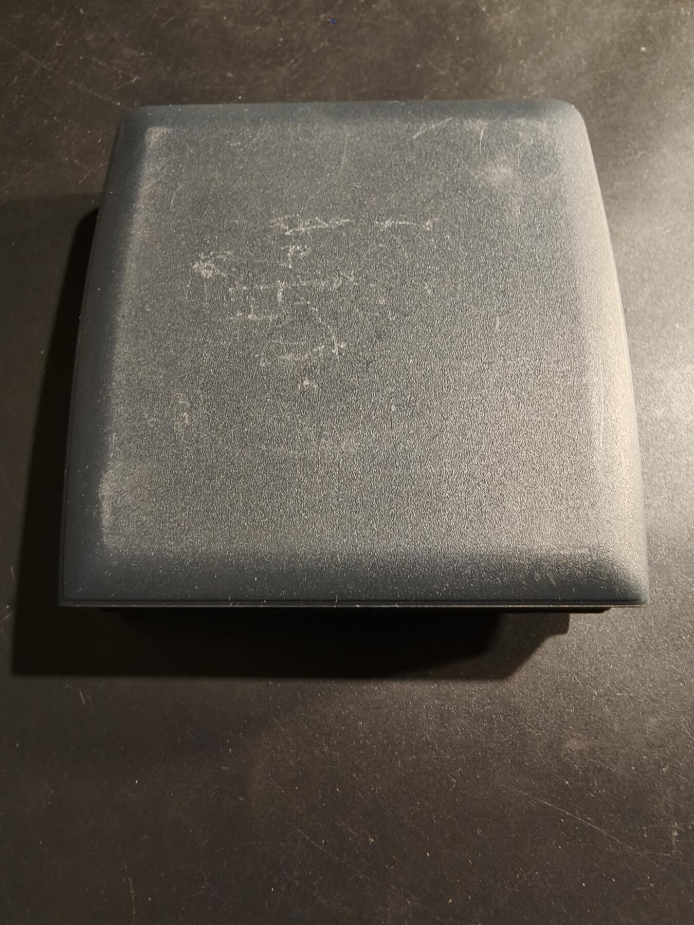 老王徽章第184期 法国电机和电子工业联合会大铜章     1988年     原盒盒子无内衬      直径60mm     重量196.3g