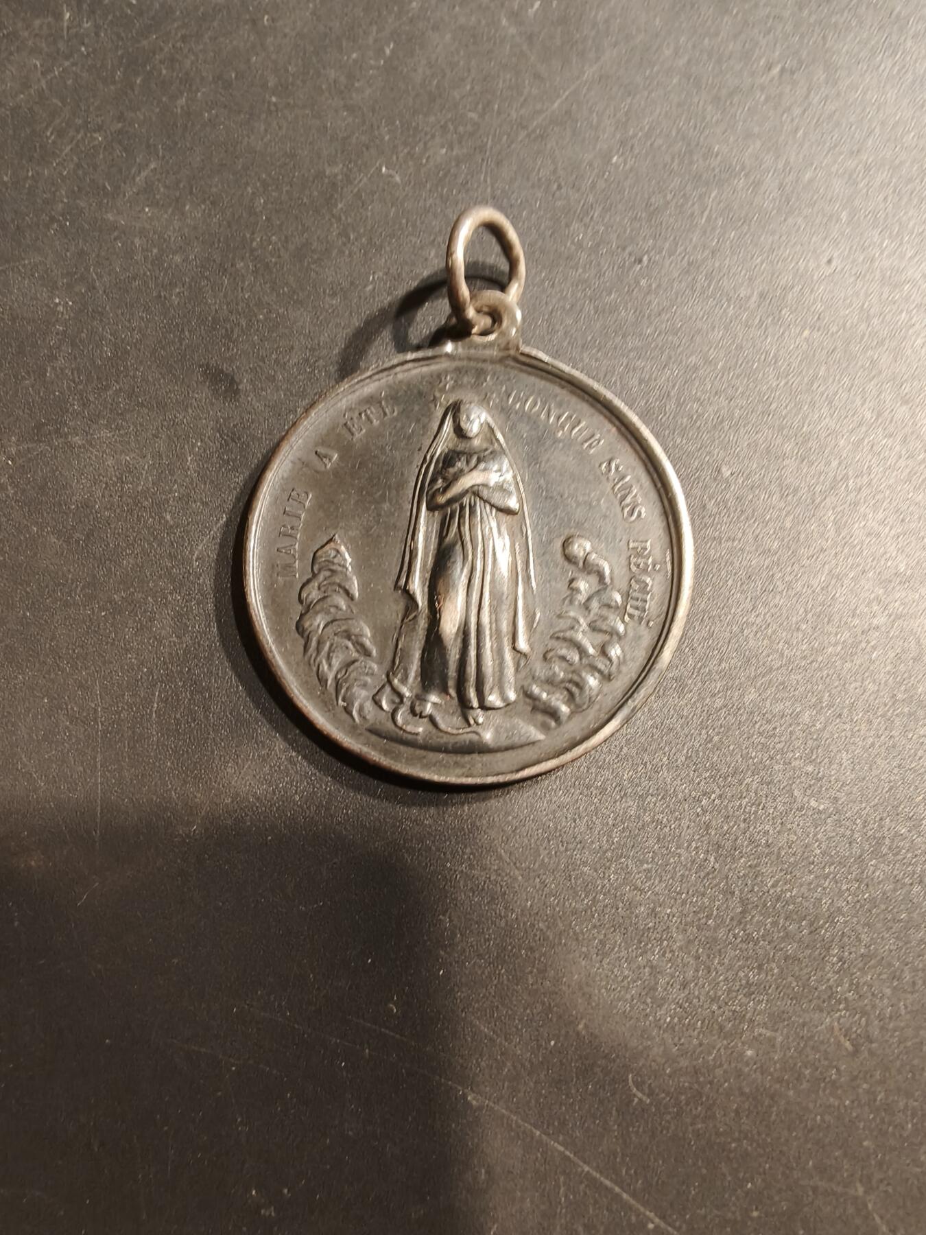 老王徽章第184期 法国天主教会无瑕圣母大银章    带边铭1902年实授    野猪头银标     直径33mm    重量15.9g 