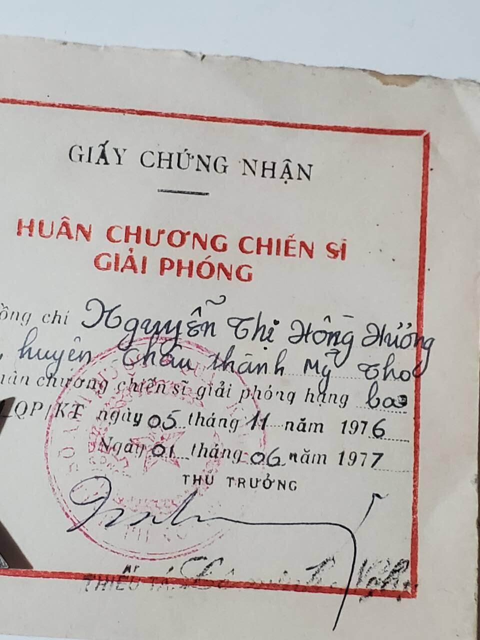 韵星假日军品类拍卖第42期 -- Rimey Holidays Militaria Auction 42 越南南方共和国（越共）三级解放战士勋章带二级勋章带略 战时白铜镀银版本 非后期铝 颁发给女兵 少见