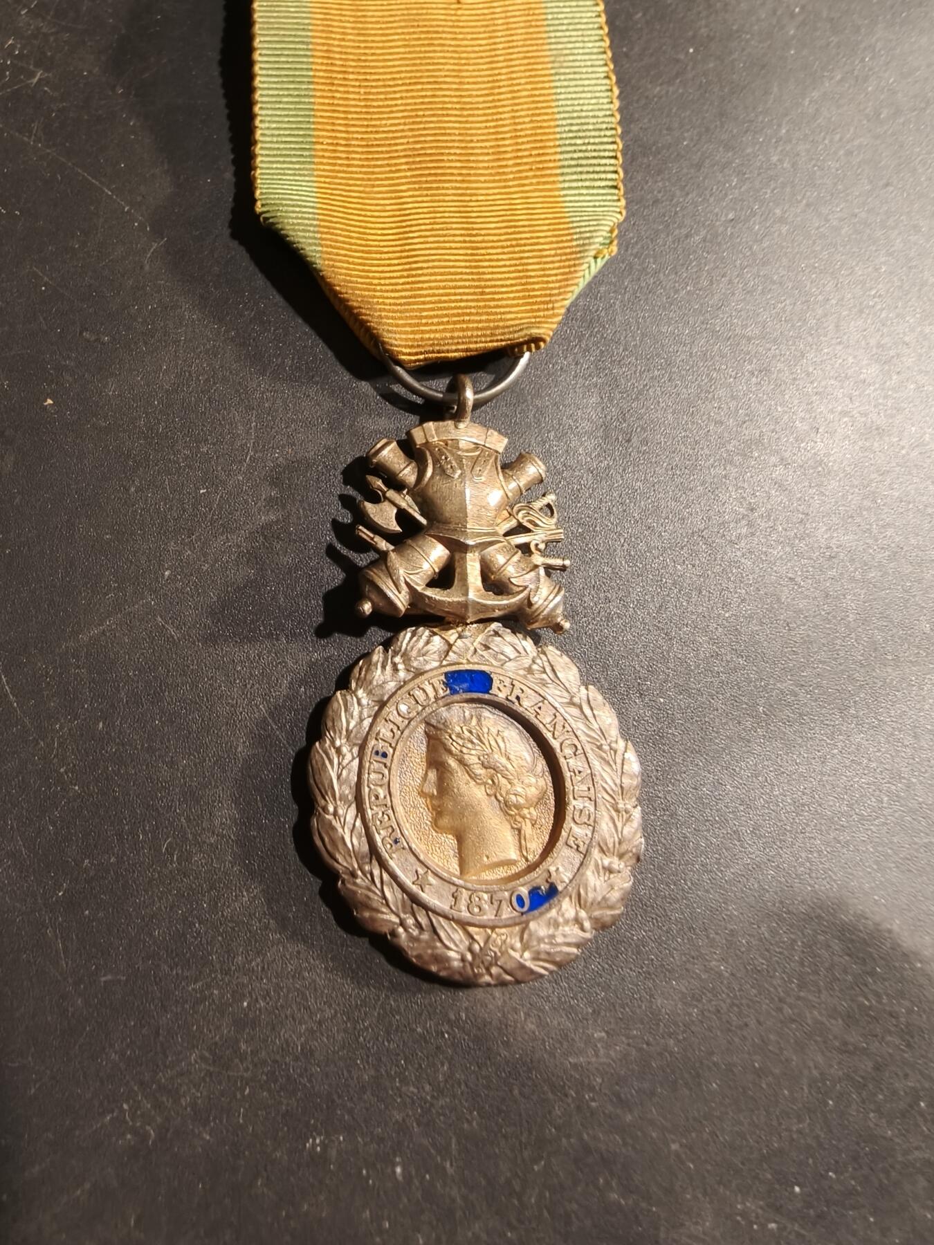 老王徽章第184期 法国军事奖章   三共时期    950银镀金珐琅     20.1g