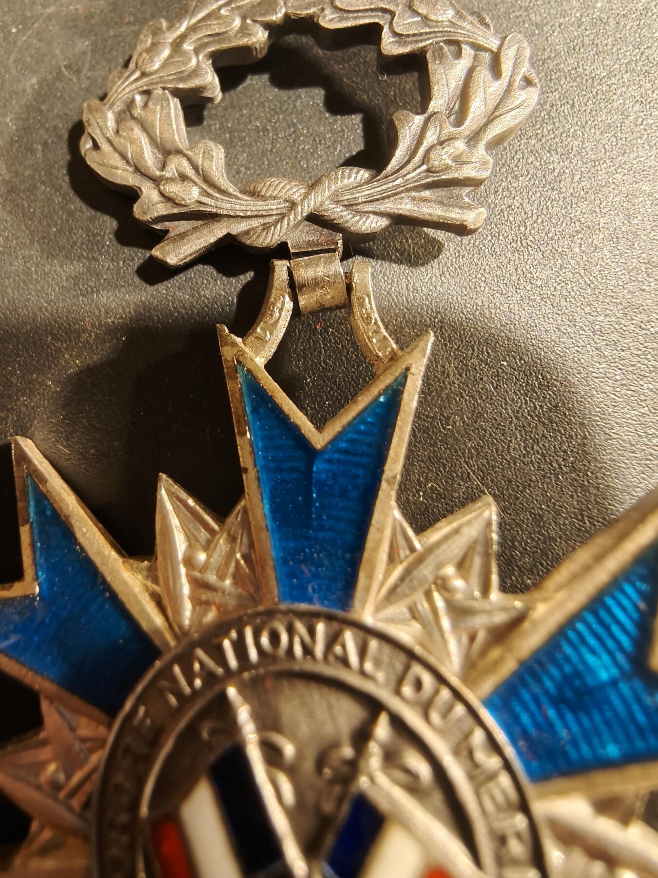 老王徽章第184期 法国骑士级国家功勋勋章     原盒     早期950银质珐琅      25.2g