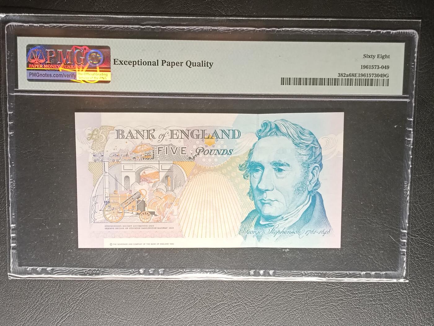 【年后首拍！】2026二月第三期，总217期 英格兰E序列皇冠初版稀有Gill初签5镑PMG68epq，中年女王和史蒂芬逊