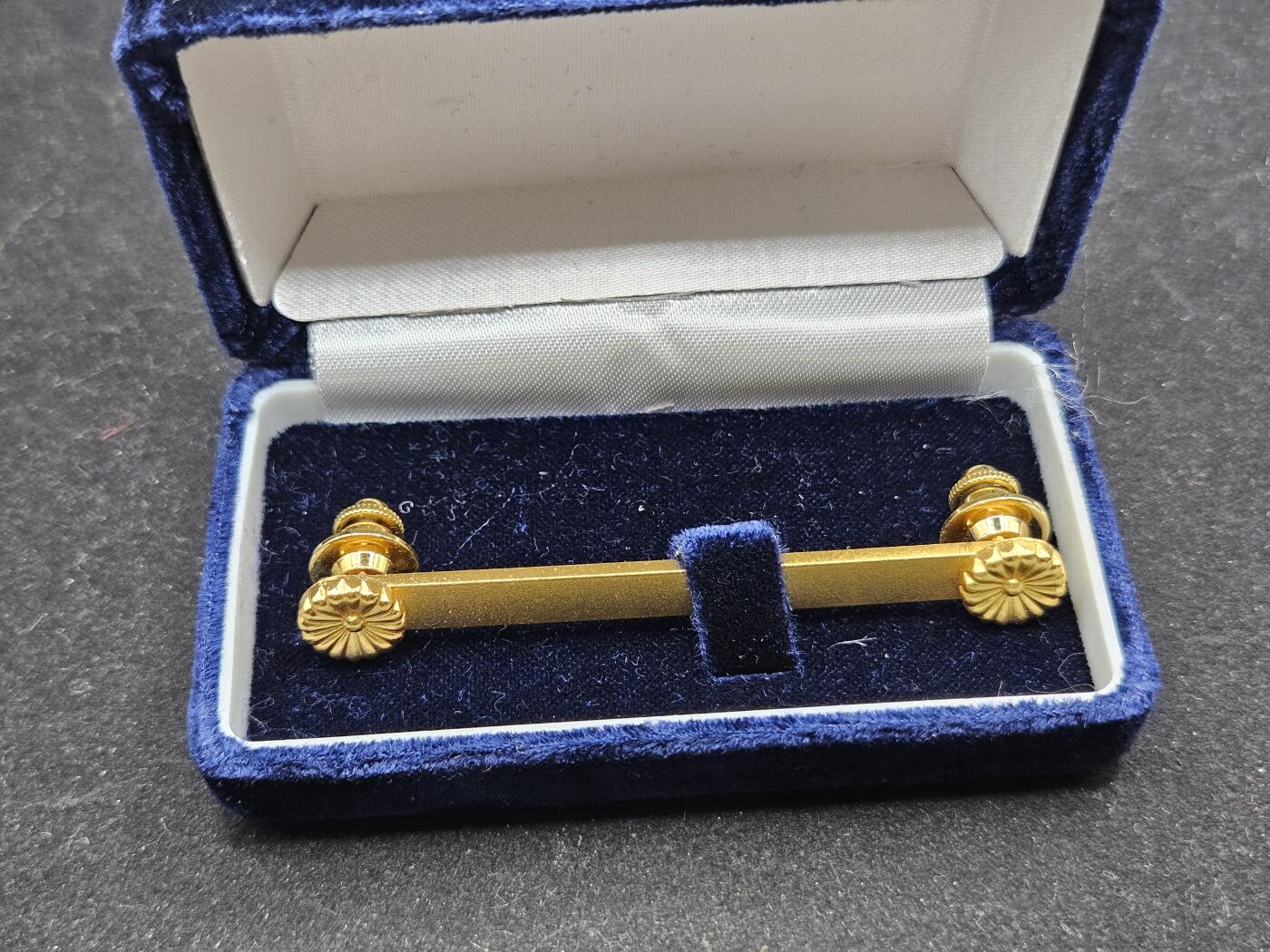 0元起拍勋章 第335期 咸鱼国勋章拍卖专场 2月25日（周三）下午6：00开始 菊花纹勋章挂带盒