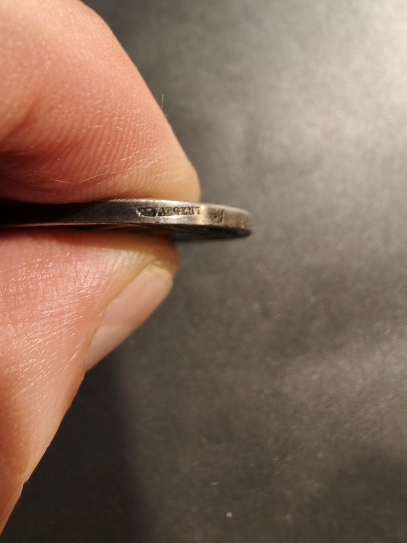 老王徽章第184期 法国婚章    950银    1899年结婚带边铭背铭    直径29mm    重量14.2g