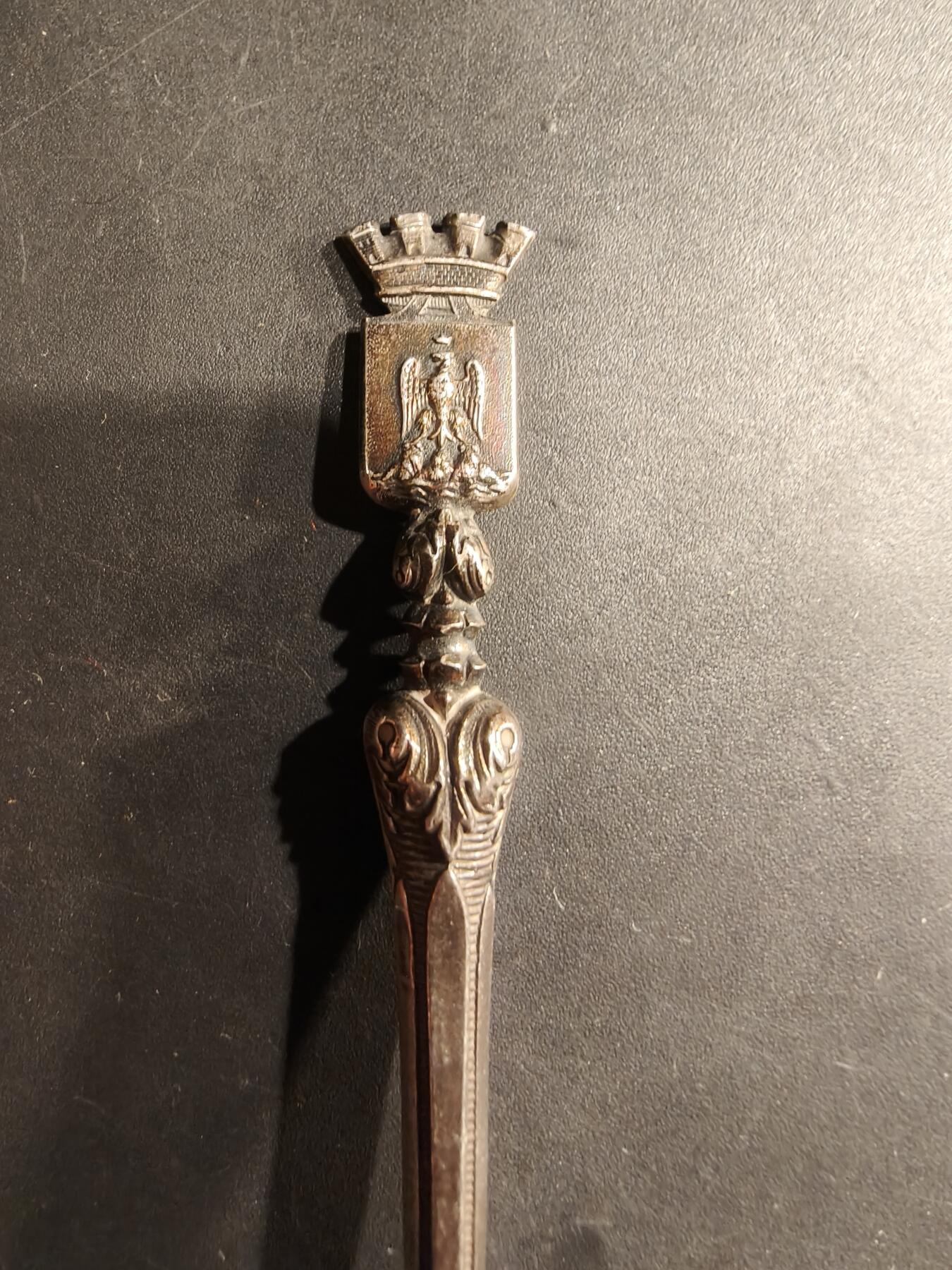 老王徽章第184期 法国银餐勺     密涅瓦2级银标   800银     11.8g