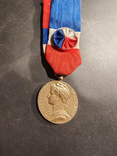 老王徽章第184期 - 法国金级劳工奖章   925银镀金    少见库存版无日期    13.3g