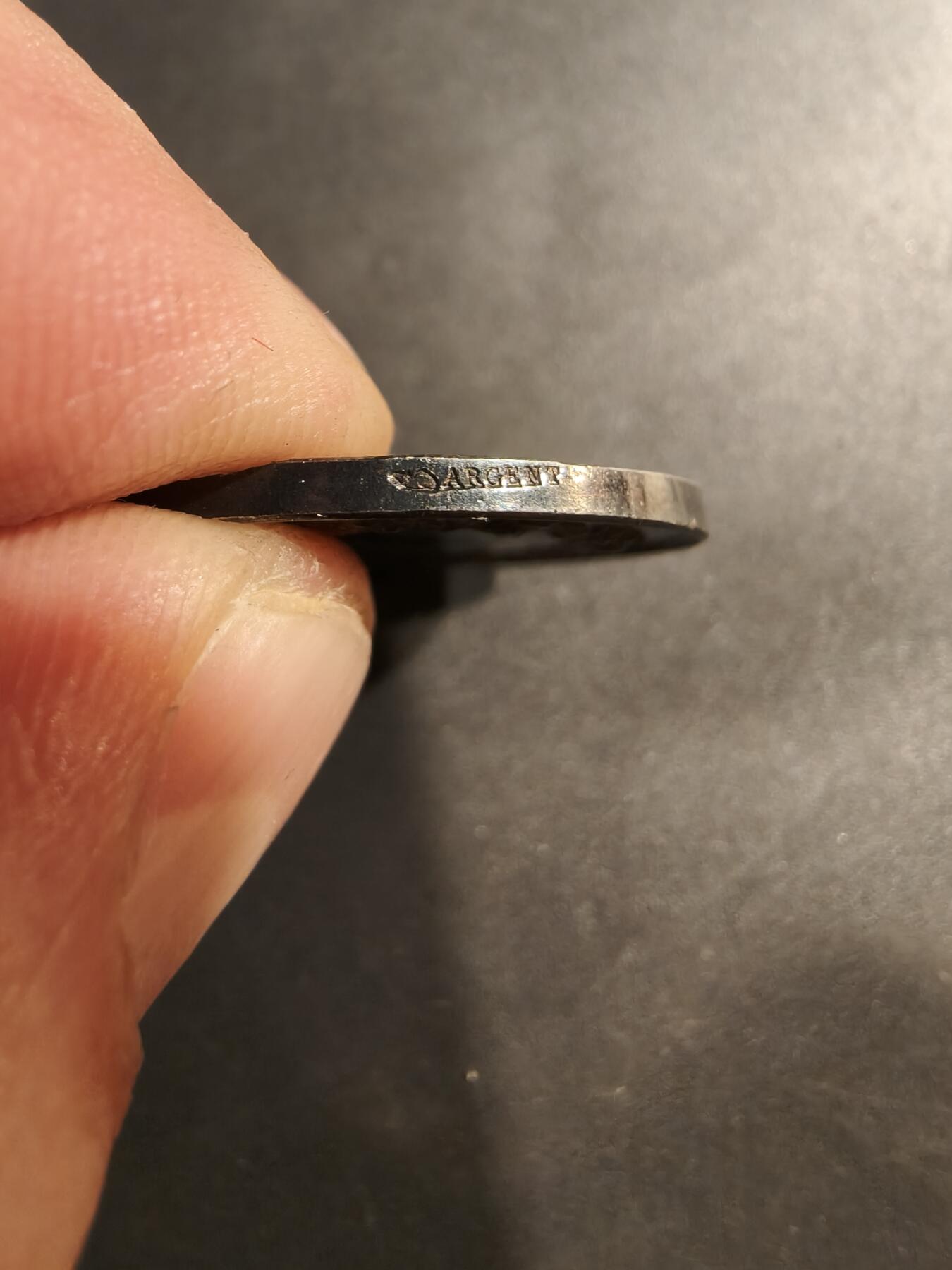 老王徽章第184期 法国婚章    950银    直径28mm   重量11.9g