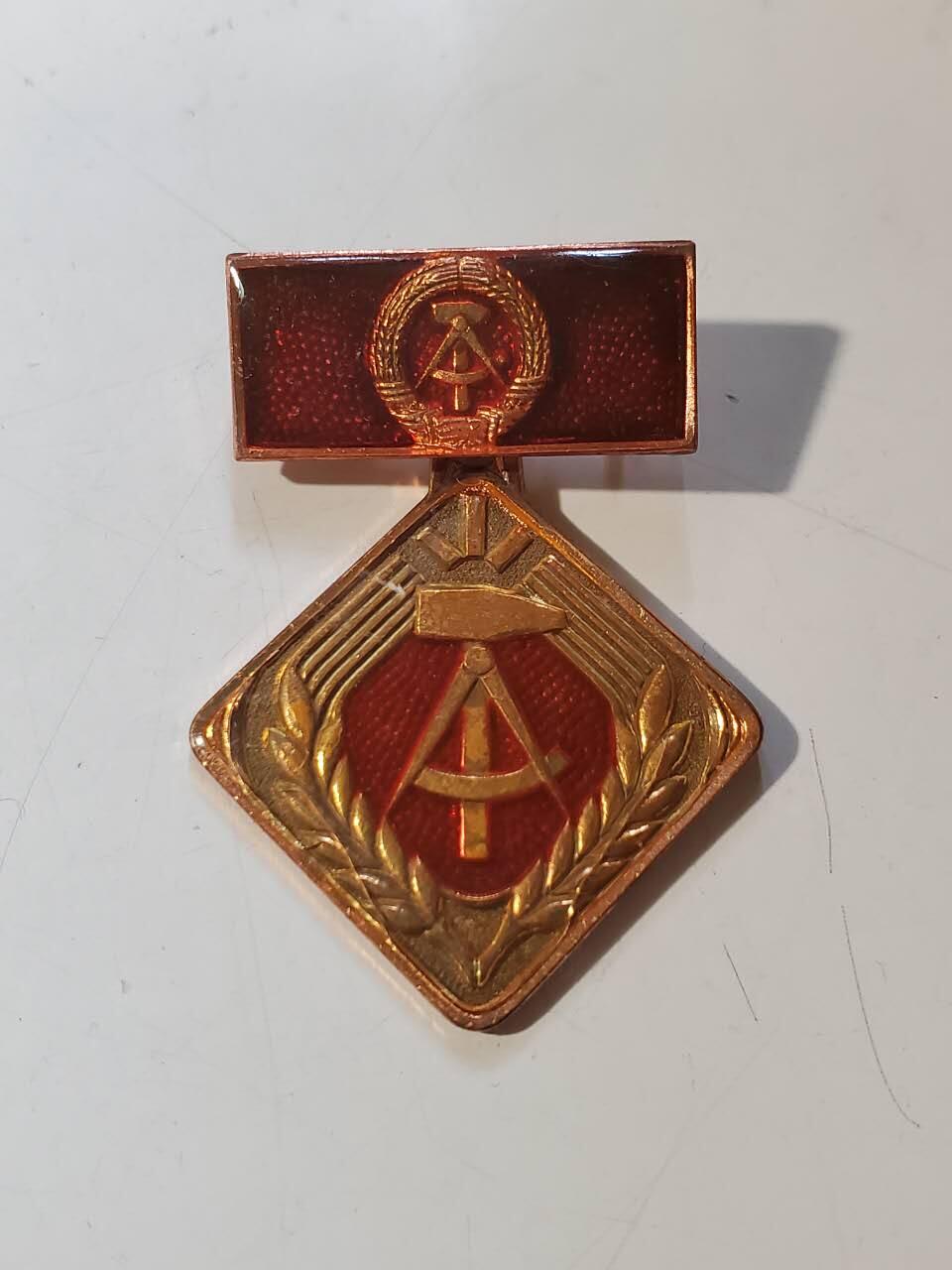 韵星假日军品类拍卖第42期 -- Rimey Holidays Militaria Auction 42 民主德国个人积极劳动分子奖章