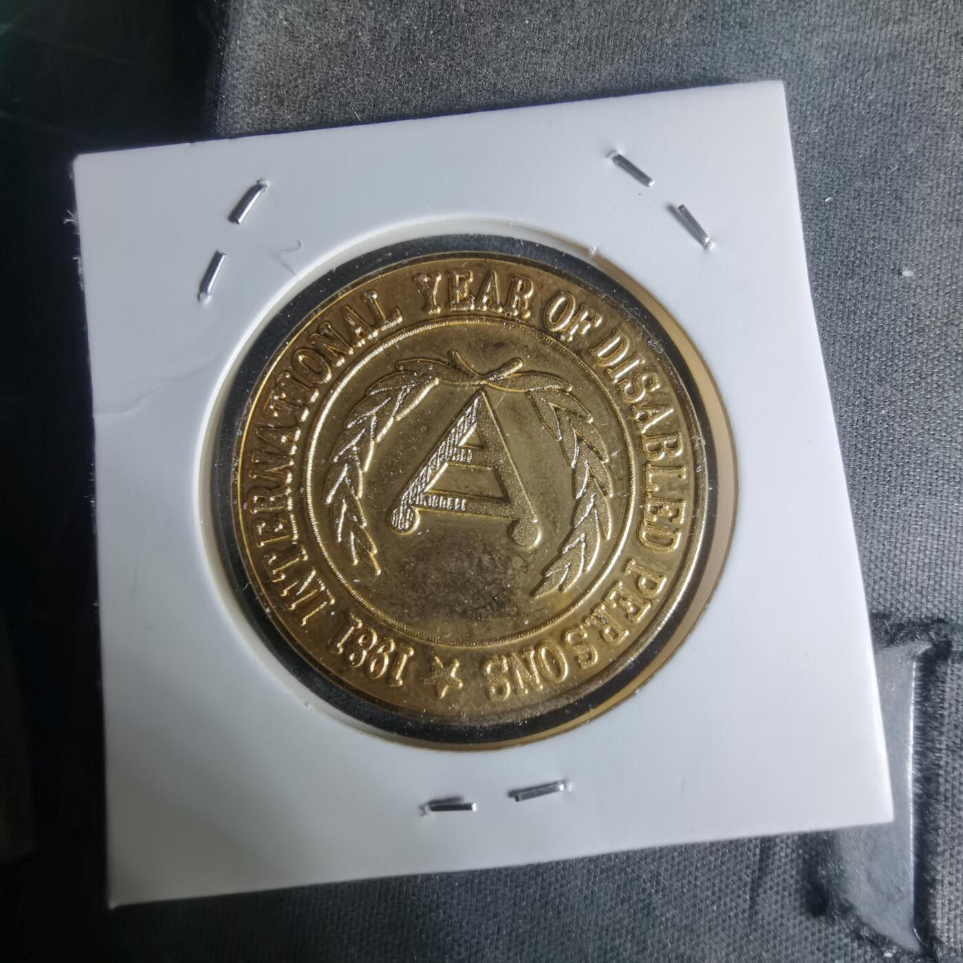 沼泽如烟--第1003场 1981年国际残疾人纪念章