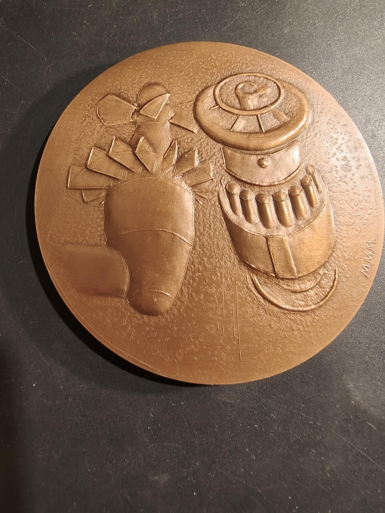 老王徽章第184期 法国1879年至1979年阿尔斯通-大西洋公司贝尔福工厂成立一百周年大铜章     原盒     直径80mm     重量250g