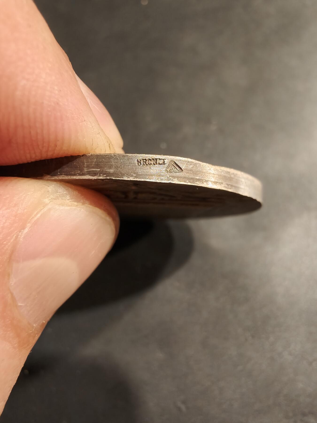 老王徽章第184期 法国1925年第32届拉罗谢尔地区节日镀银大铜章    原盒无盖     直径46mm     重量43.1g