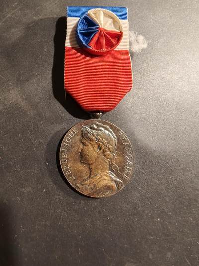 老王徽章第184期 - 法国金级劳工奖章   1985年实发   925银镀金    14.1g