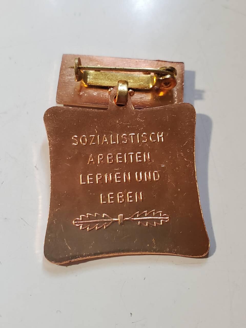 韵星假日军品类拍卖第42期 -- Rimey Holidays Militaria Auction 42 民主德国集体劳动荣誉奖章