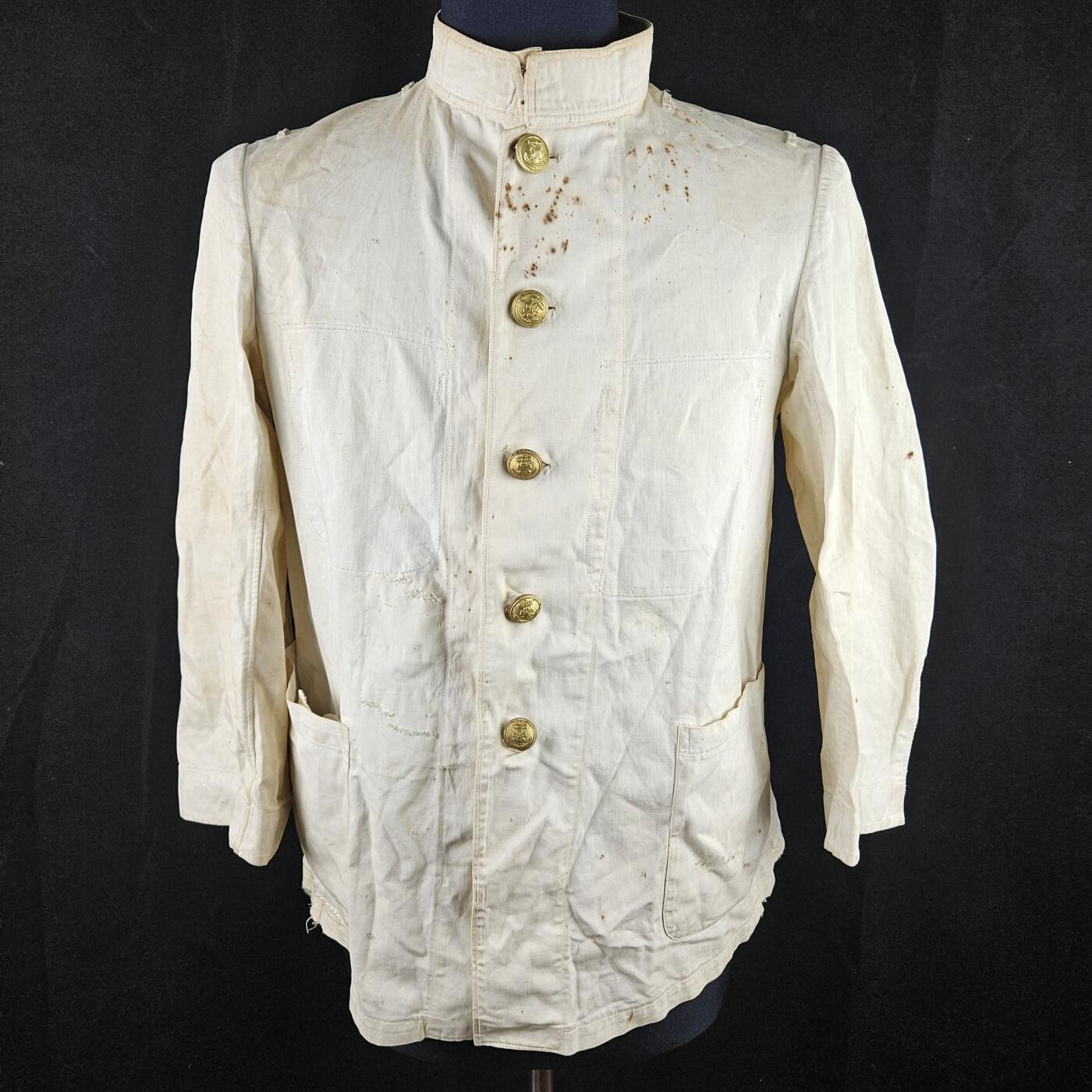 0元起拍勋章 第335期 咸鱼国勋章拍卖专场 2月25日（周三）下午6：00开始 明治时期 海军文官夏服上衣，兜被拆了，可自行缝上 领围42 肩宽42 胸围96 衣长65 袖长50