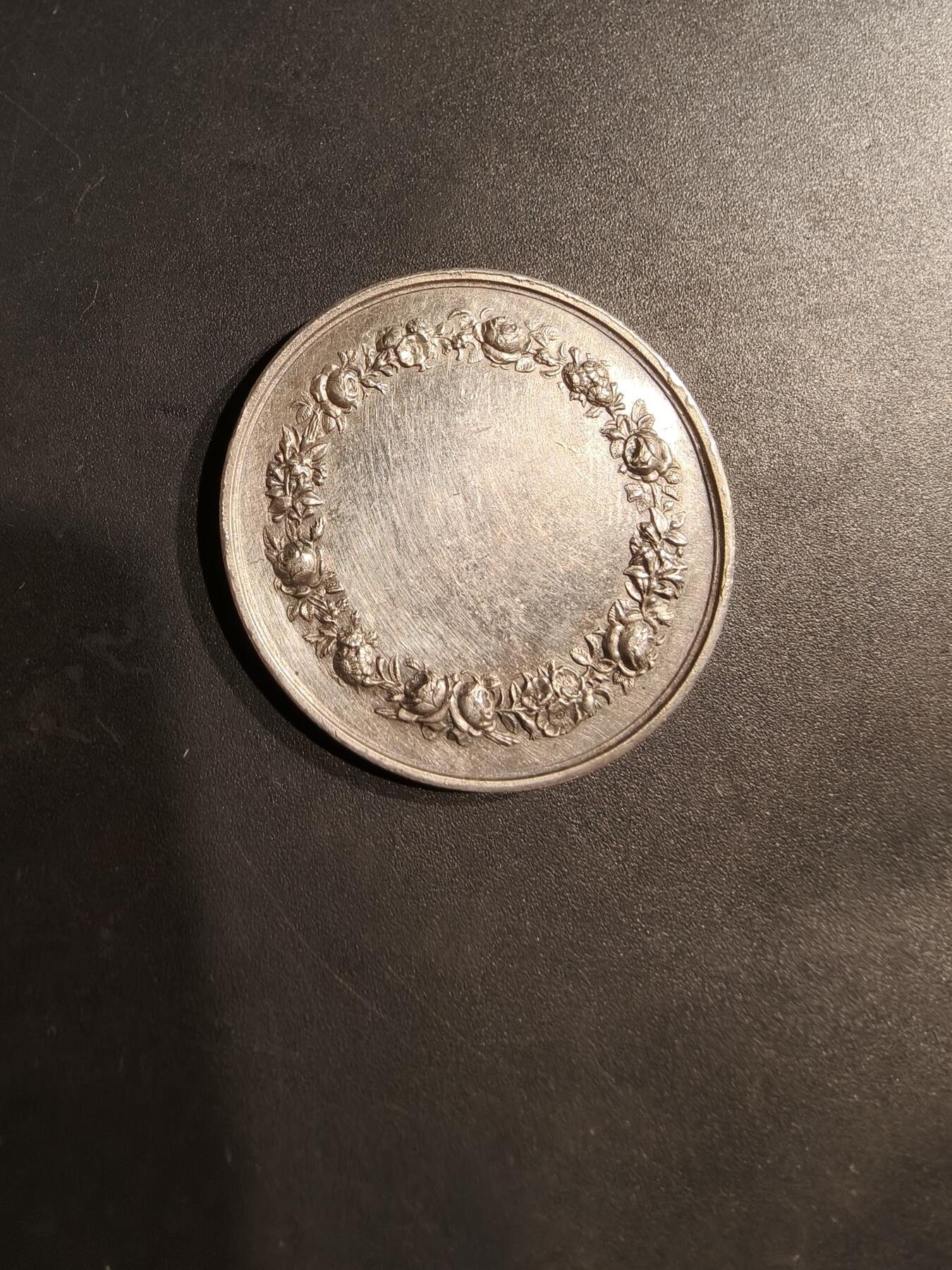 老王徽章第184期 法国婚章   950银    直径34mm    重量17.6g