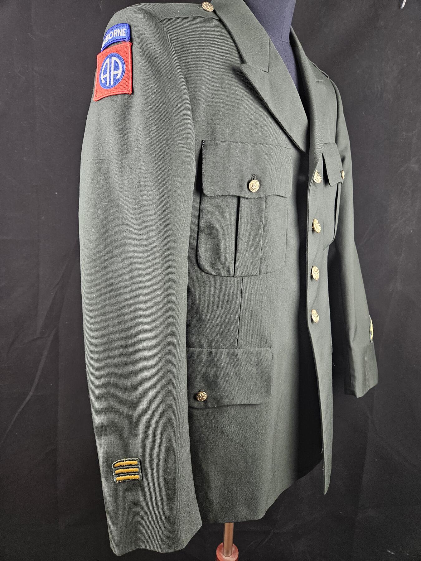 0元起拍勋章 第335期 咸鱼国勋章拍卖专场 2月25日（周三）下午6：00开始 美国陆军士官礼服一套 裤子马裤呢面料 胸围102 肩宽48 衣长76 袖长60 腰围83 裤长104