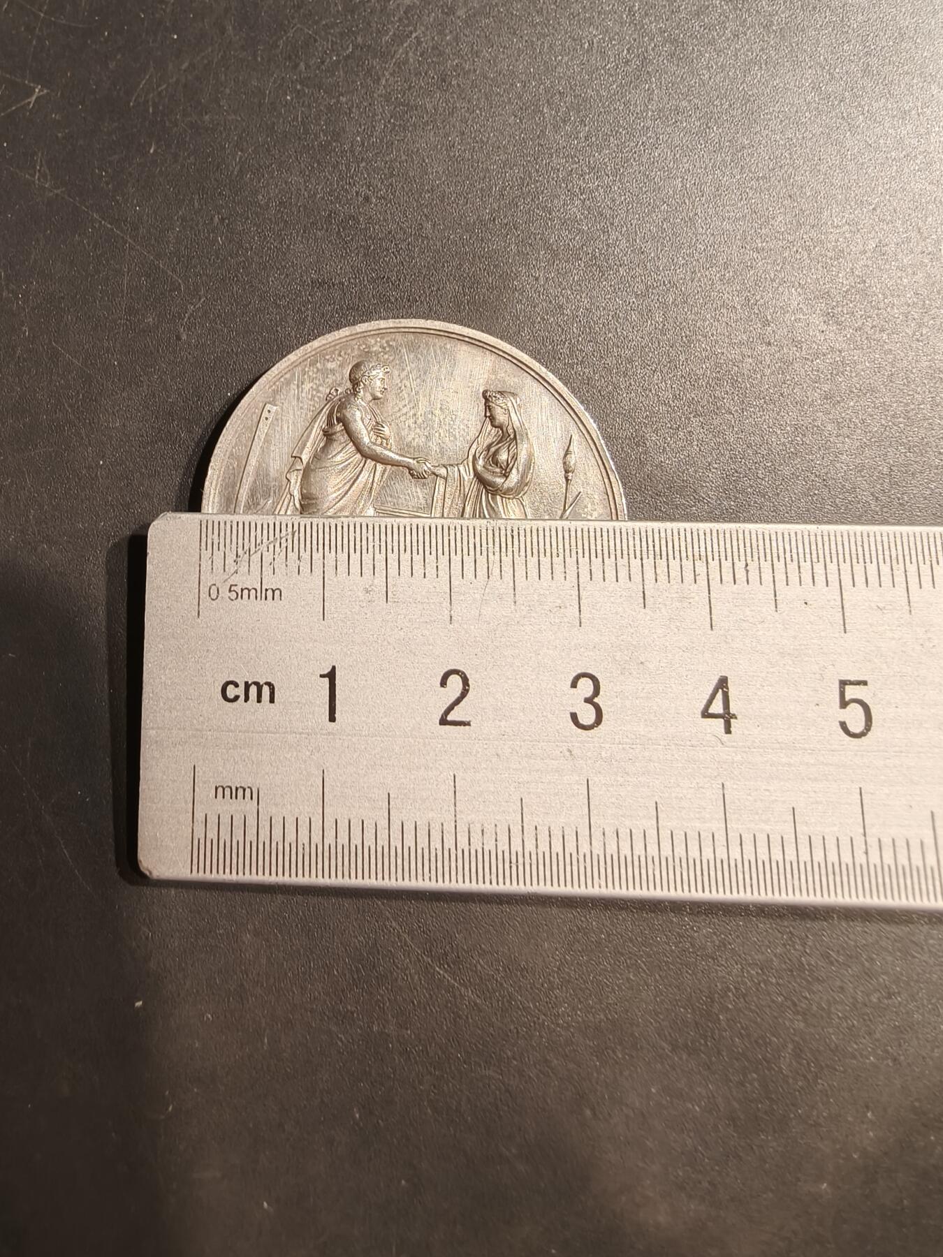 老王徽章第184期 法国婚章   950银    直径34mm    重量17.6g