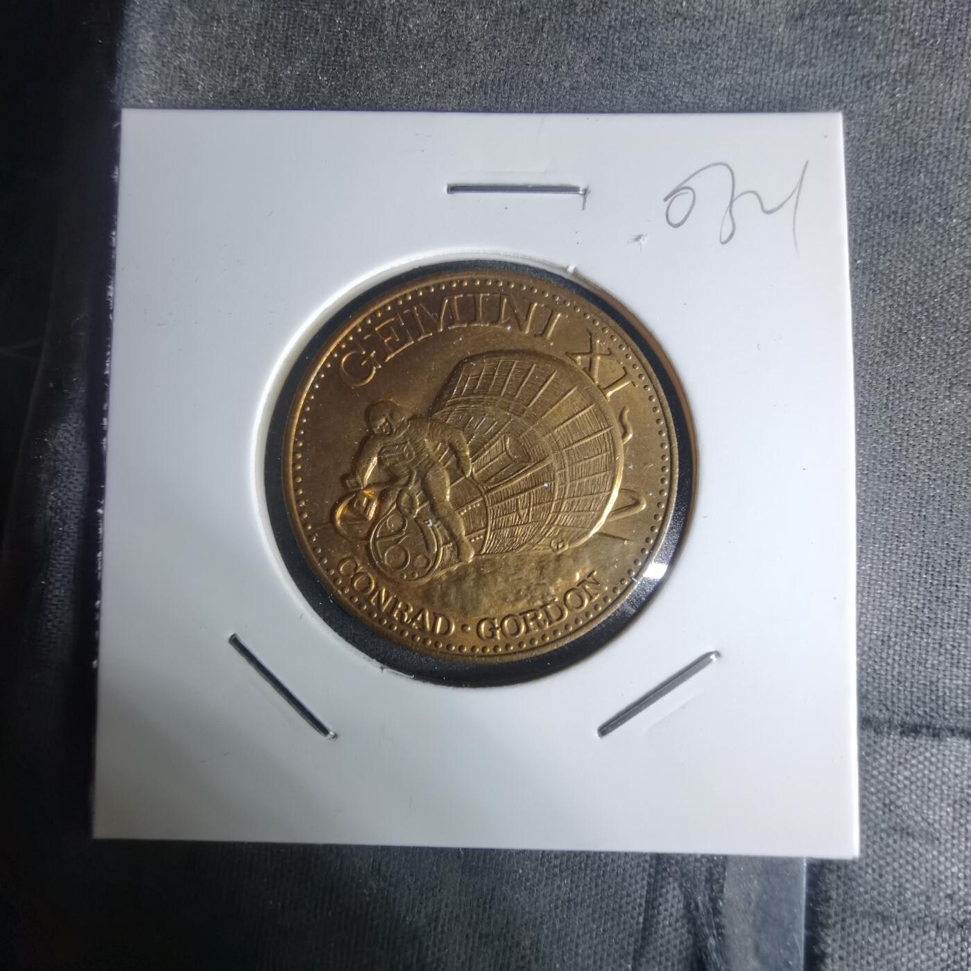 沼泽如烟--第1003场 航天纪念章