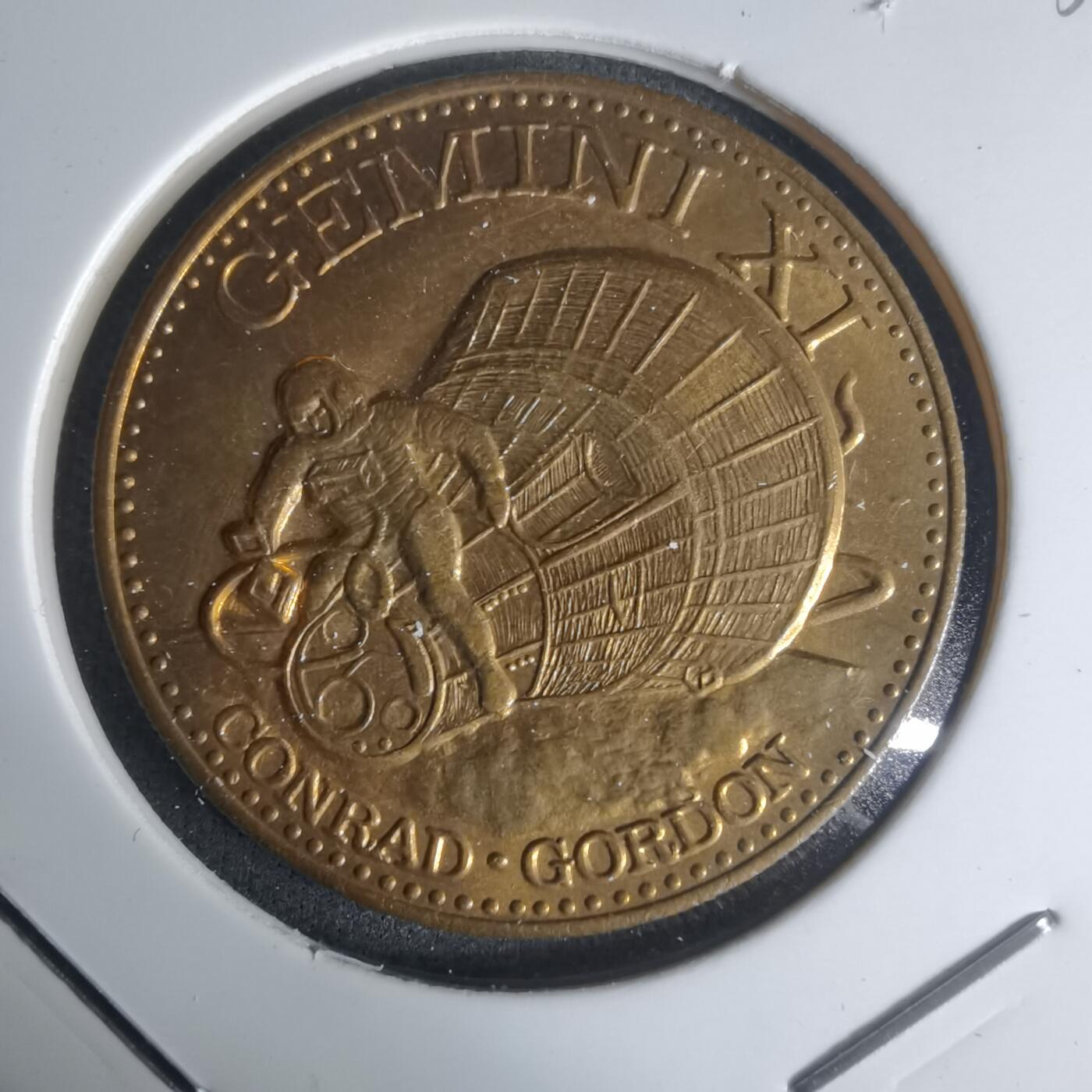 沼泽如烟--第1003场 航天纪念章