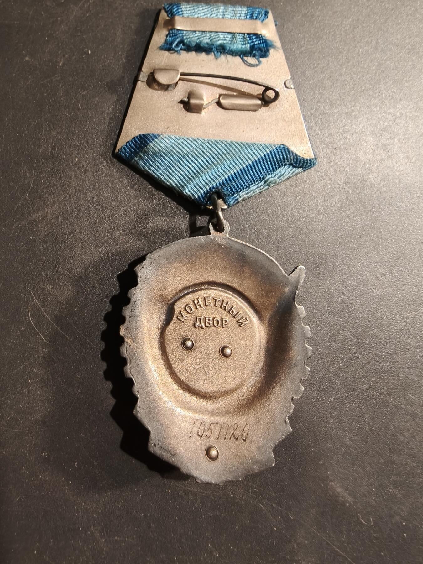 老王徽章第184期 苏联劳动红旗勋章    925银镀金珐琅   105万号段     50g