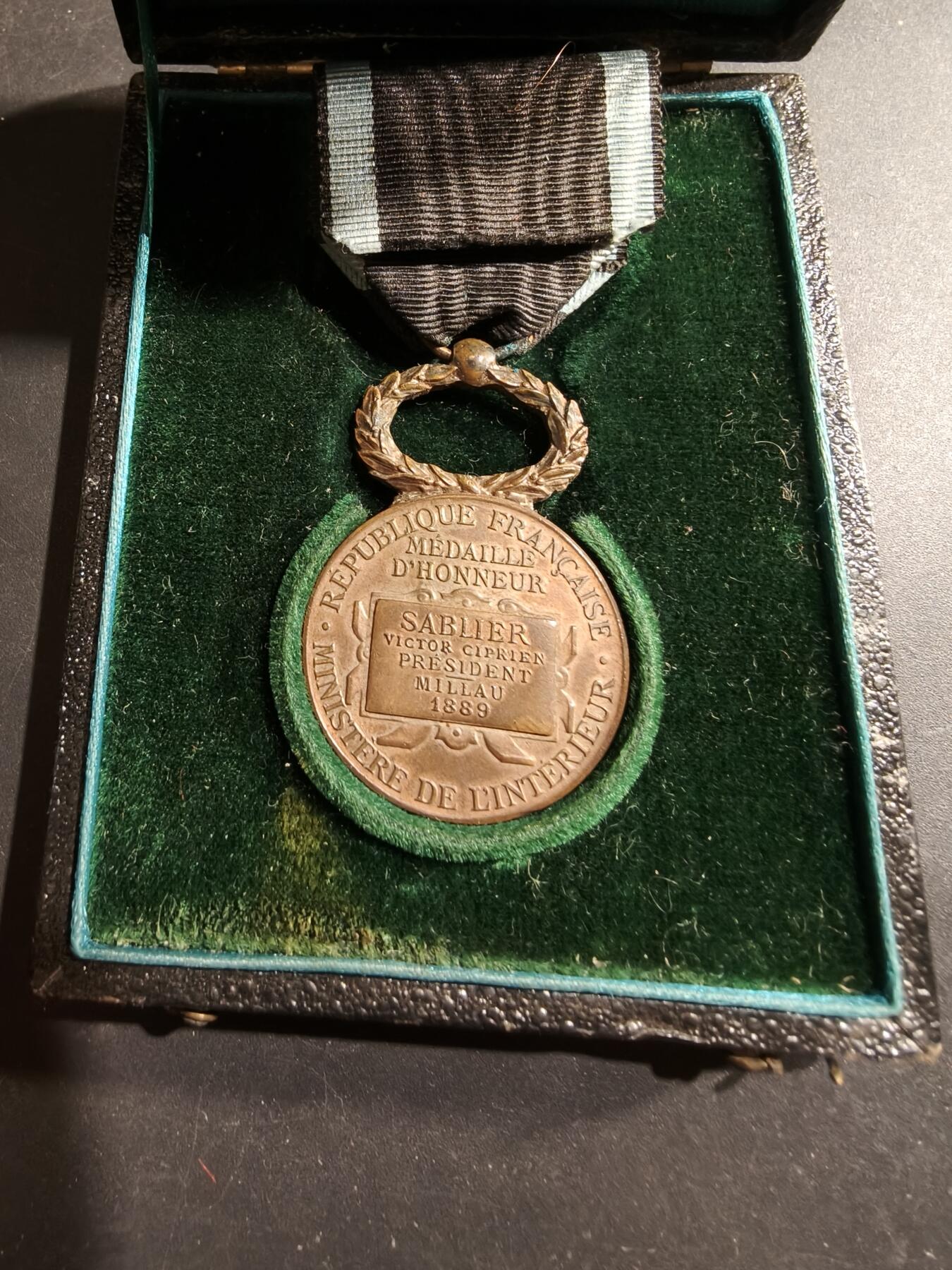 老王徽章第184期 法国铜级内务部荣誉奖章    大师罗蒂作品    原盒    1889年实发