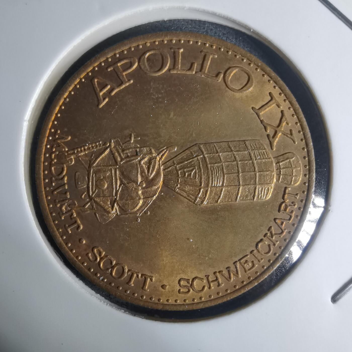 沼泽如烟--第1003场 航天纪念章