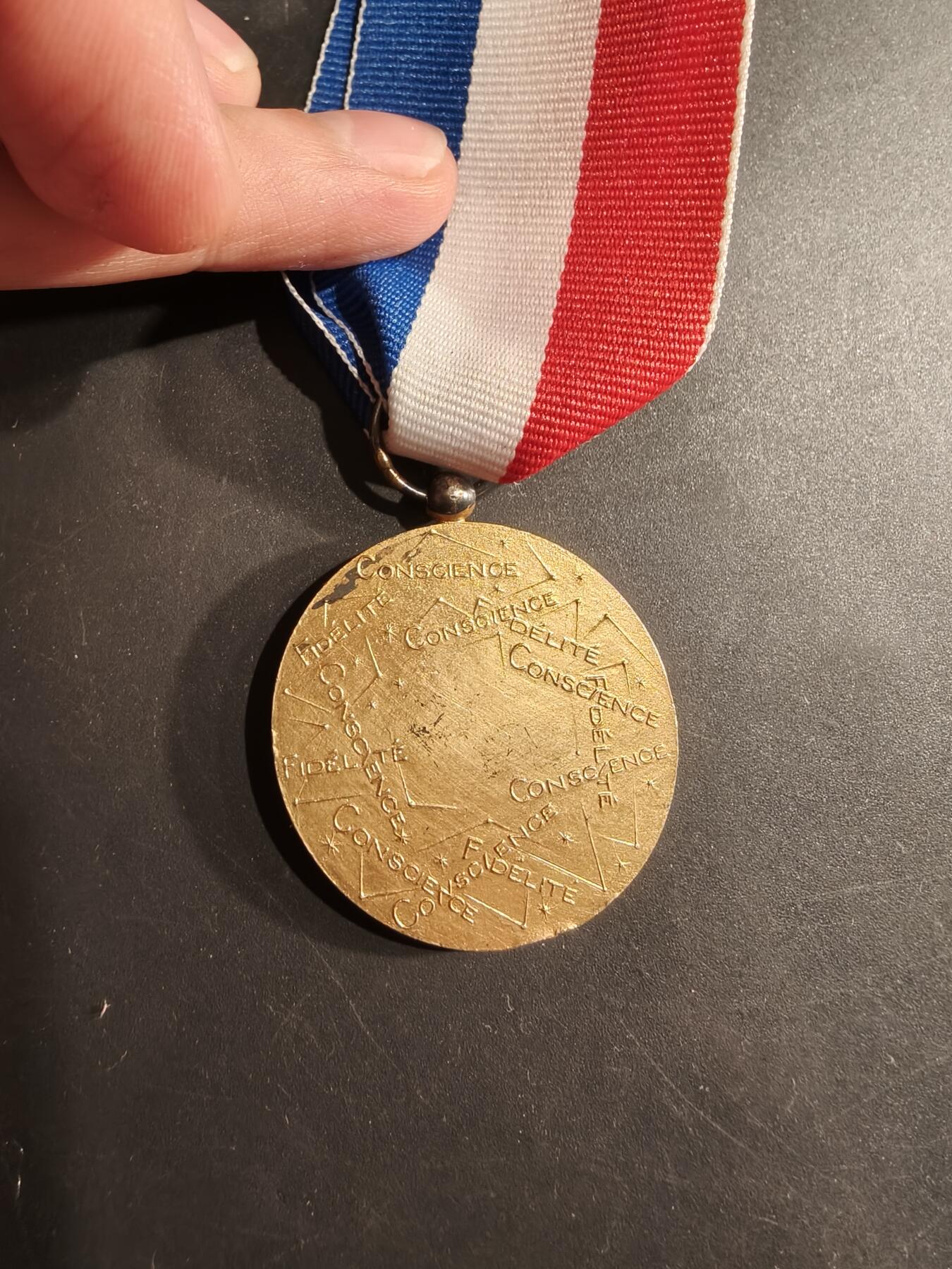 老王徽章第184期 法国金级鲁昂工业协会奖章     950银镀金    25.6g