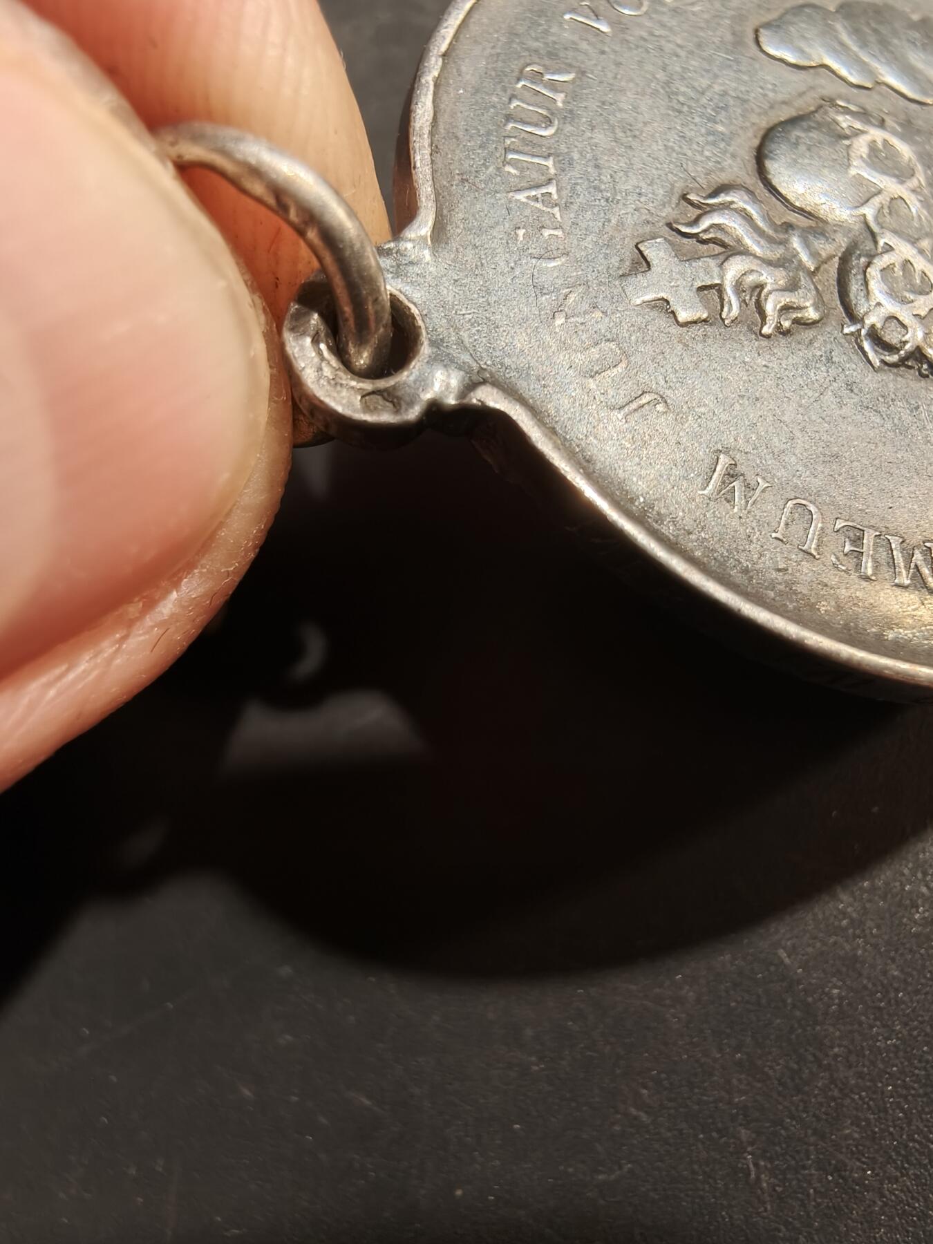 老王徽章第184期 法国天主教会无瑕圣母大银章    带边铭1902年实授    野猪头银标     直径33mm    重量15.9g 