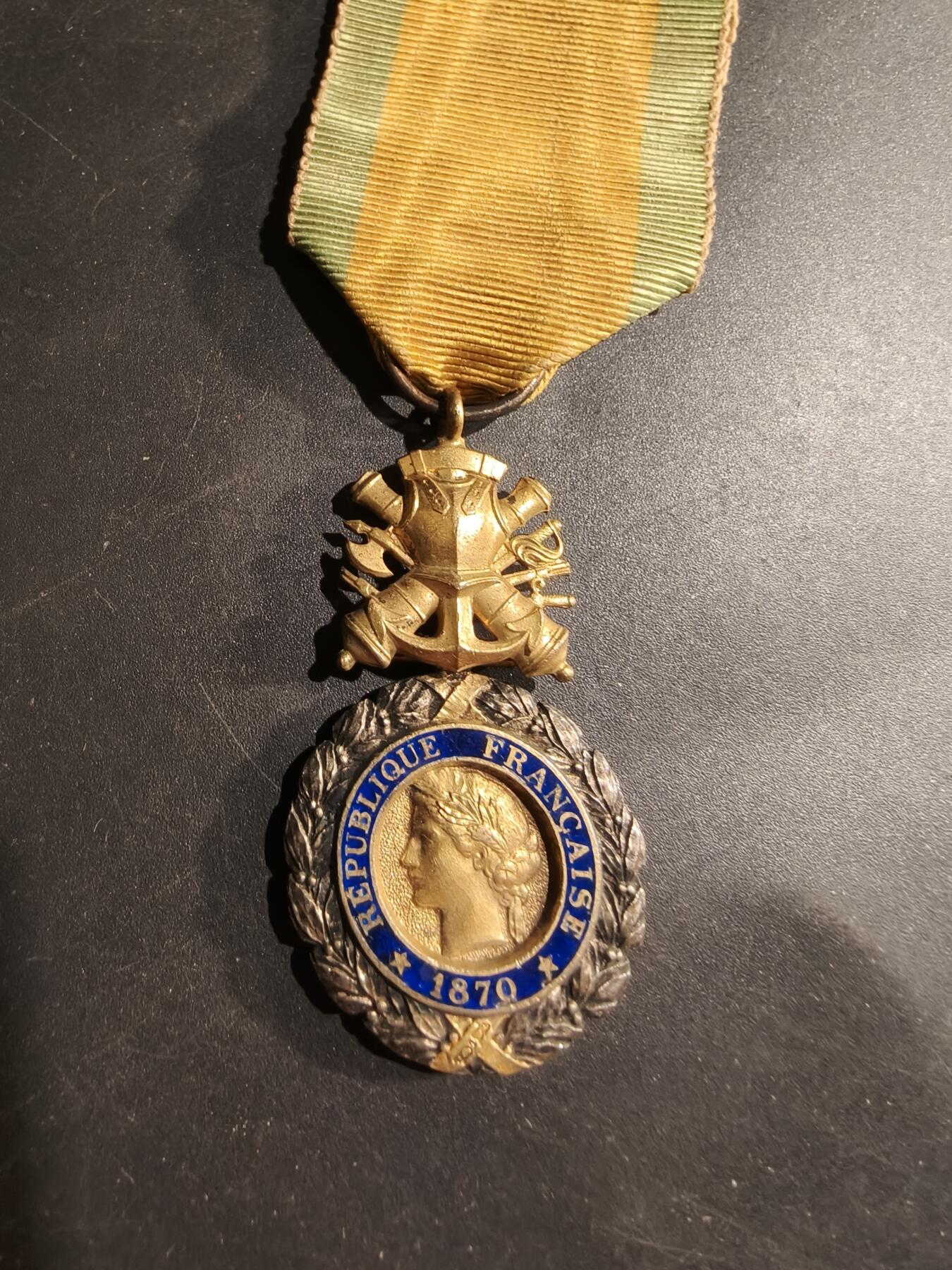 老王徽章第184期 法国军事奖章   三共时期    950银镀金珐琅     20g