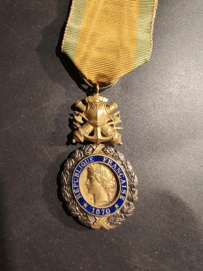 老王徽章第184期 - 法国军事奖章   三共时期    950银镀金珐琅     20g