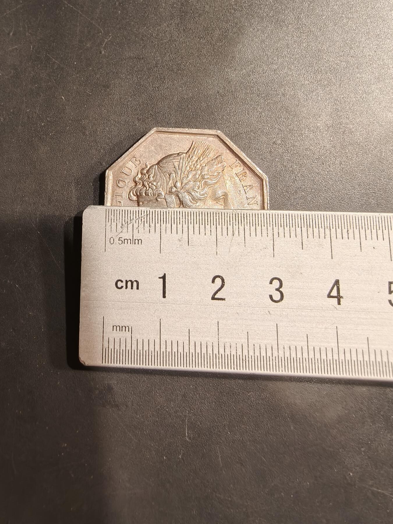 老王徽章第184期 法国1879年奥尔良民事法庭诉讼代理人八角银章     950银蜜蜂标     直径29mm    重量15.3g