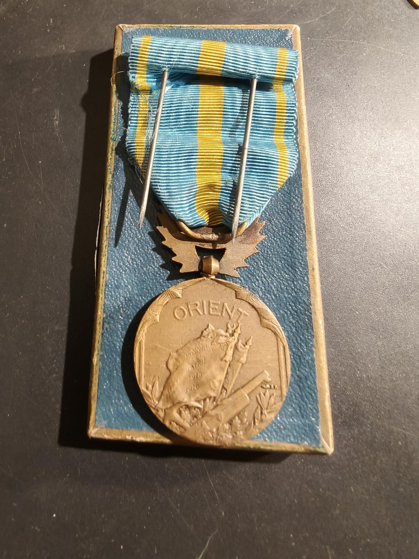 老王徽章第184期 法国一战东方战役奖章    带纸盒