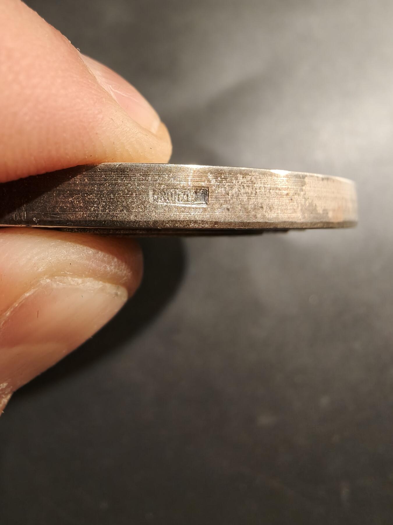 老王徽章第184期 法国帕朗普尔镇镀银大铜章     原盒     直径64mm    重量155.2g