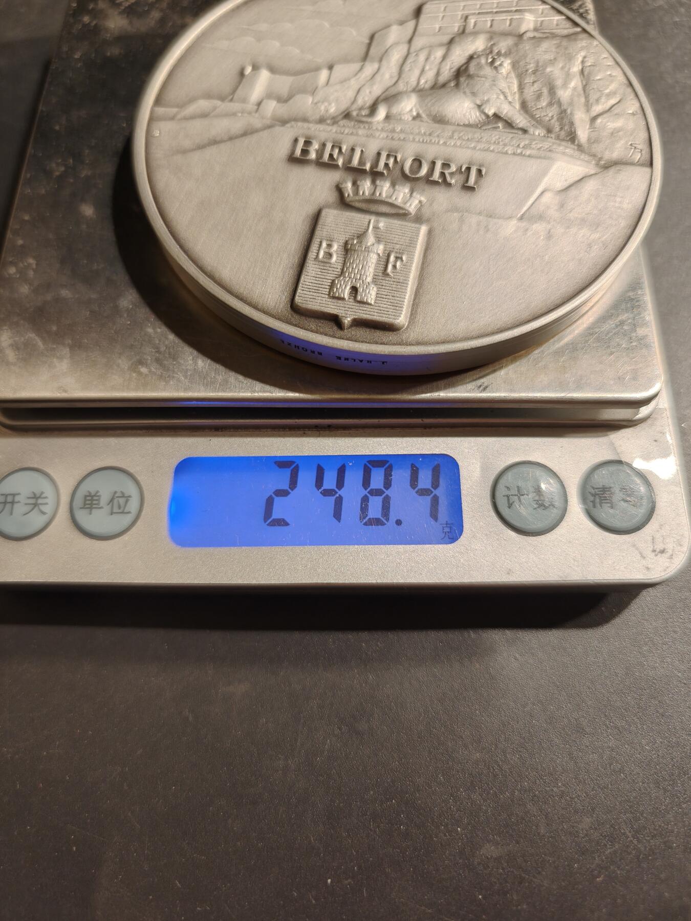 老王徽章第184期 法国贝尔福市阿尔斯通高速列车镀银大铜章    原盒盒子内衬损坏      贝尔福市代表为贝尔福雄狮     直径80mm     重量248.4g