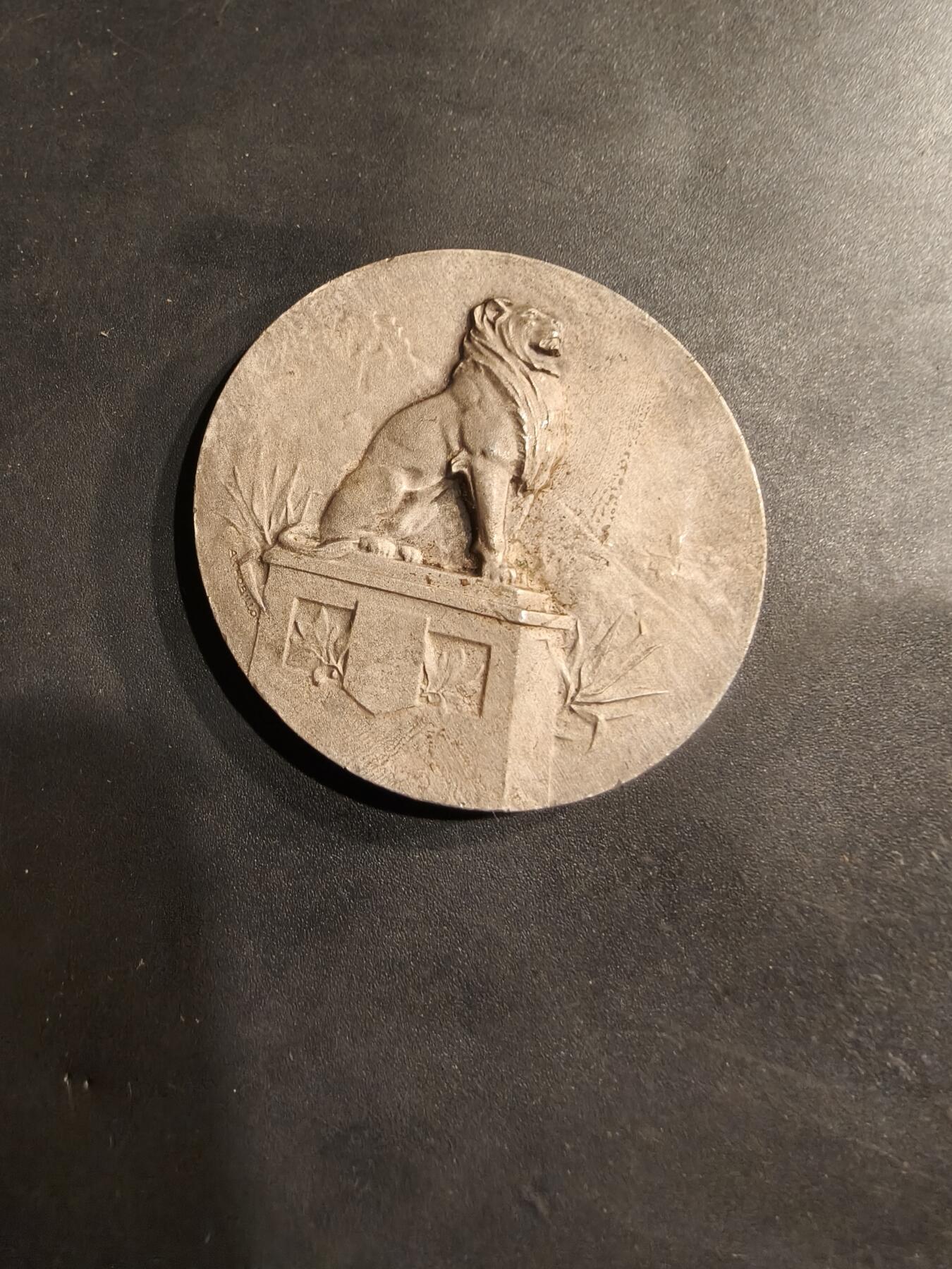 老王徽章第184期 法国1925年第32届拉罗谢尔地区节日镀银大铜章    原盒无盖     直径46mm     重量43.1g