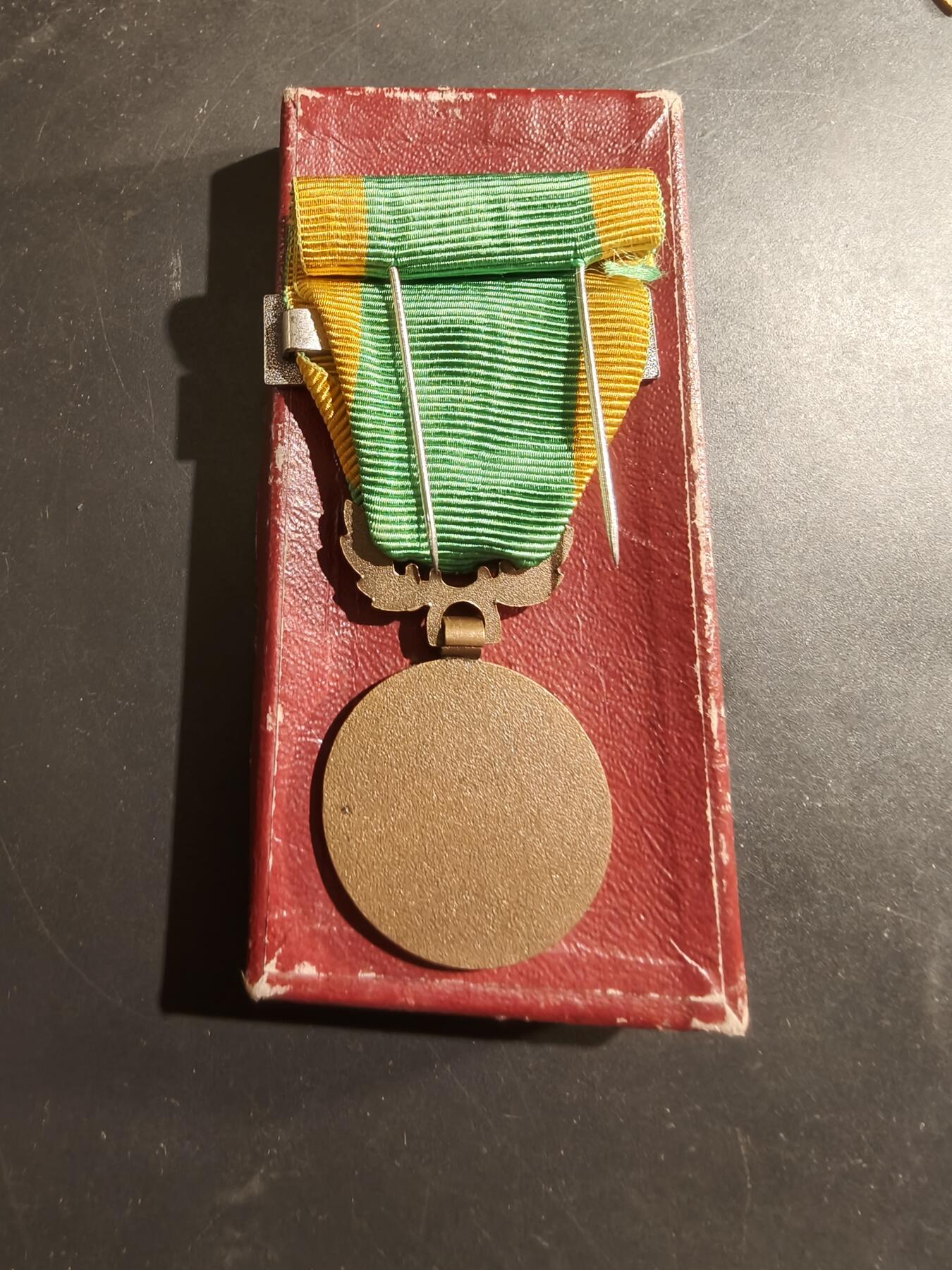 老王徽章第184期 法国一战荣誉志愿者服役奖章     志愿者参战勋条    带纸盒