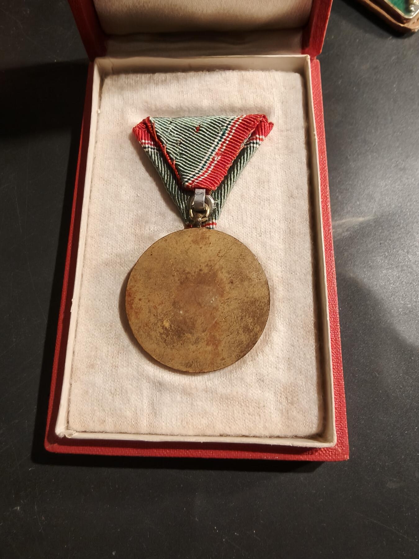 老王徽章第184期 匈牙利35周年服役纪念章    原盒