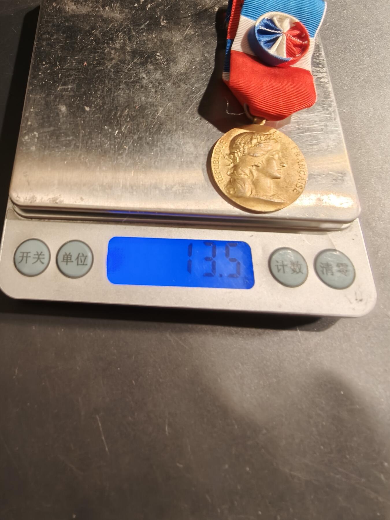 老王徽章第184期 法国战争部金级劳工奖章    1956年实发   950银镀金    13.5g