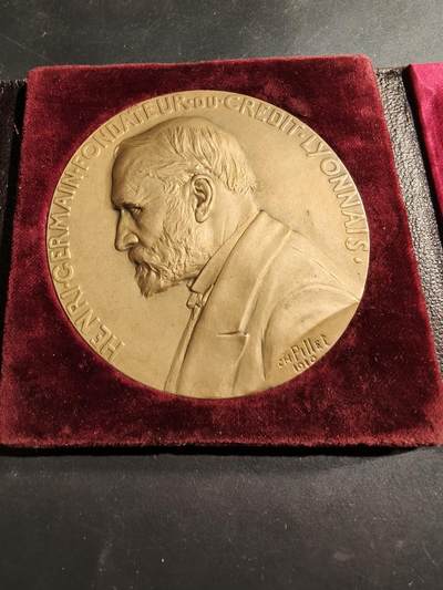 老王徽章第184期 - 法国里昂信贷银行镀金大铜章    大师皮列作品    带原盒     直径80mm     重量223.6g