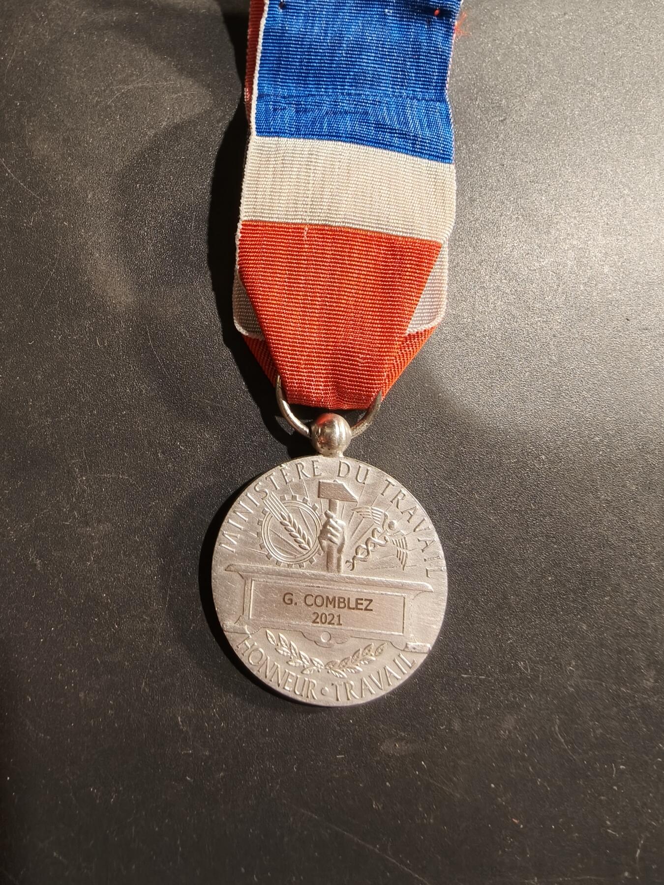 老王徽章第184期 法国银级劳动荣誉奖章   2021年实发