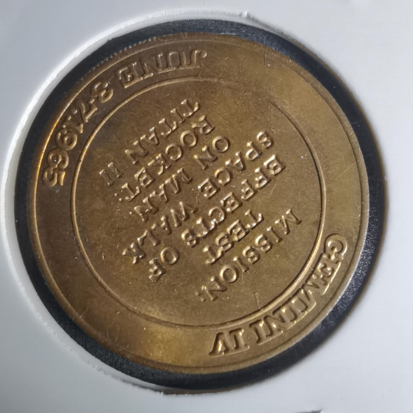 沼泽如烟--第1003场 航天纪念章