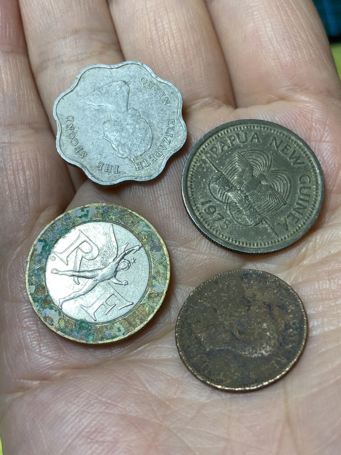 2026年第三十一场(总第二百场)英国一线回流散币新春特拍第三场(免佣金) 差品币4枚：东加勒比1984年5分，巴布亚新几内亚🇵🇬1975年10托伊，法国🇫🇷1989年10法郎，英国🇬🇧1法新