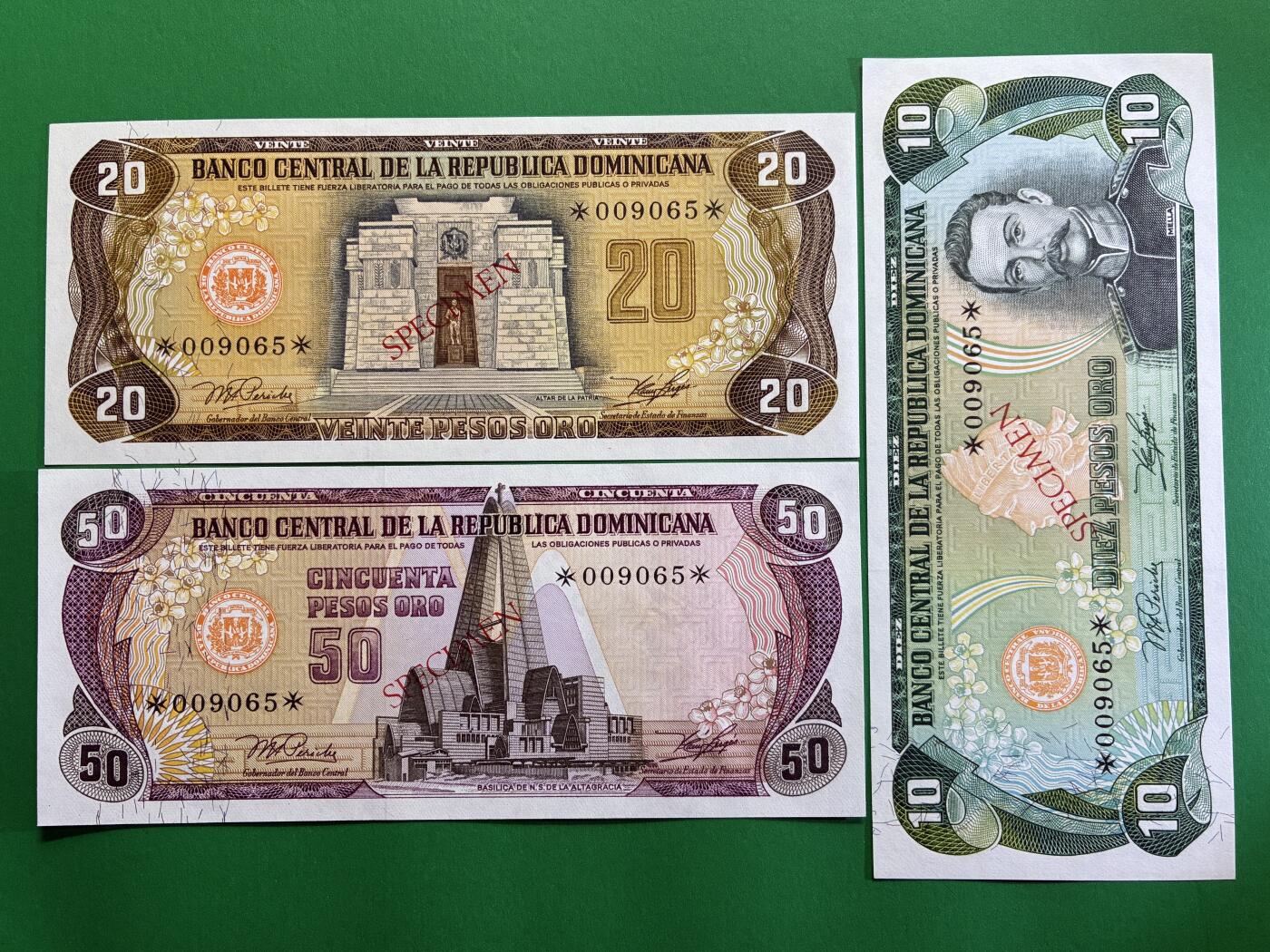 咖啡豆•收藏 2026年Mar_1st世界各国纸币样票拍卖 多米尼加 1978年 1-1000比索 全新UNC同号 外国纸币样票 8枚一套