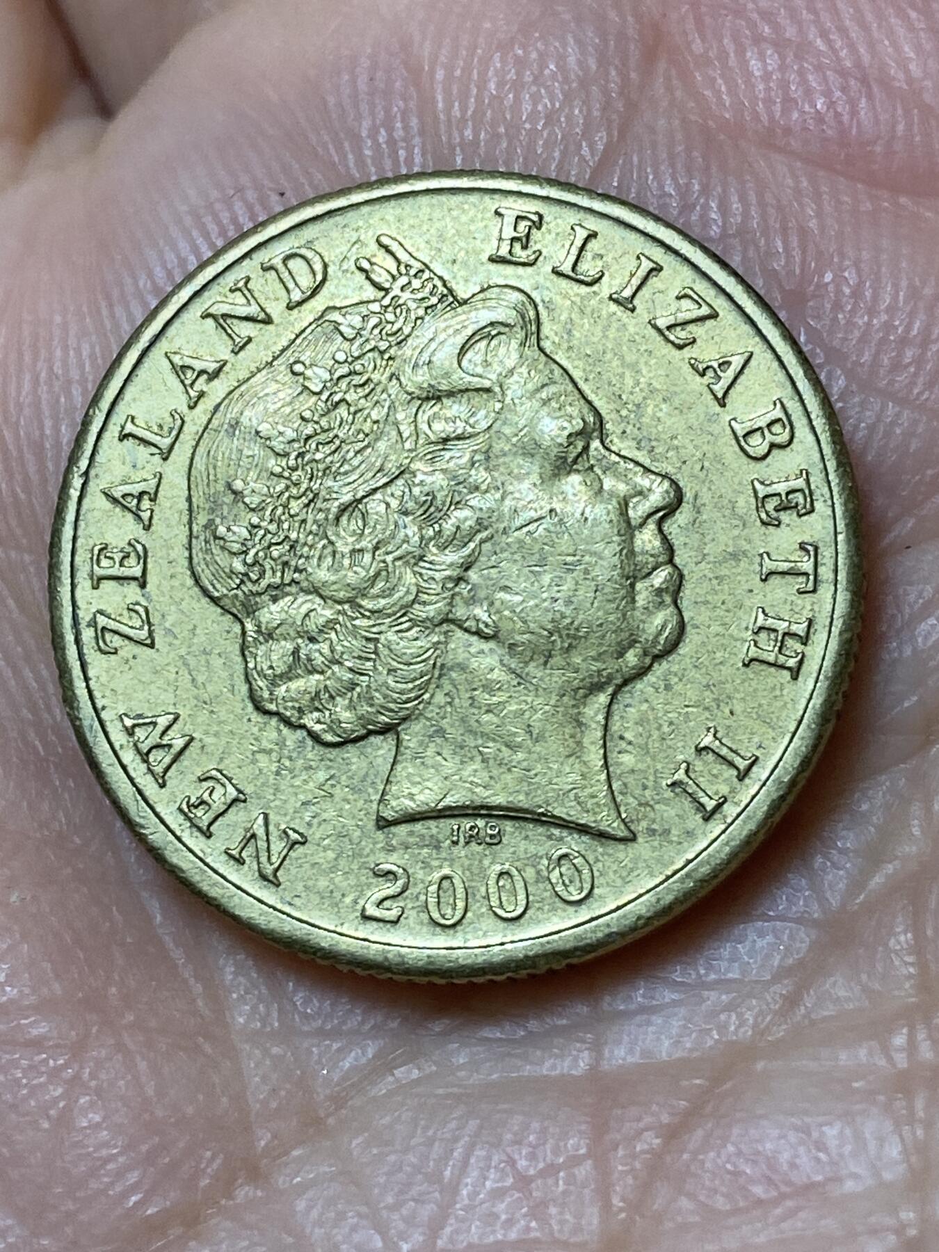 2026年第三十一场(总第二百场)英国一线回流散币新春特拍第三场(免佣金) 新西兰🇳🇿2000年1元(伊丽莎白二世老年)