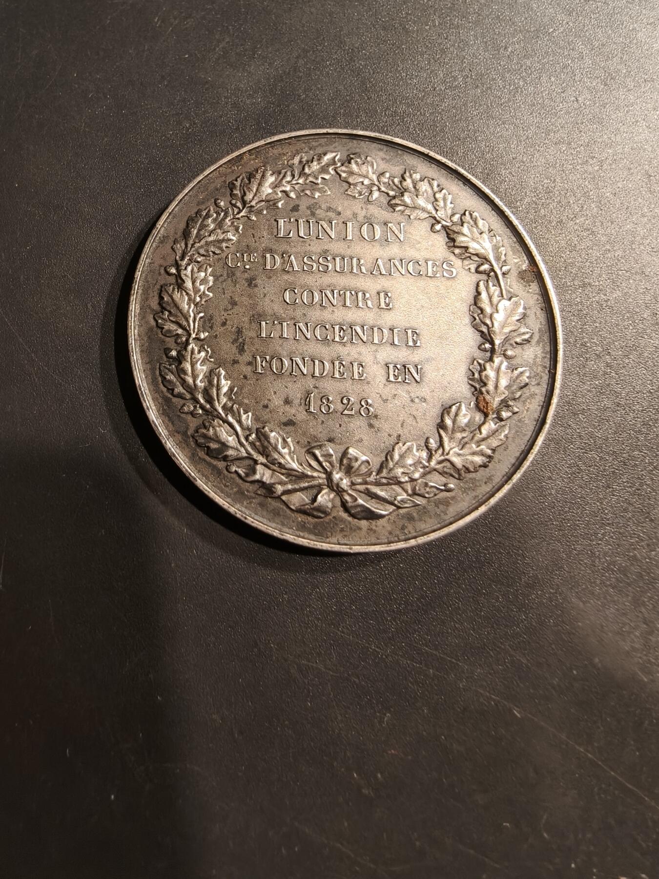 老王徽章第184期 法国火灾保险公司大银章    950银    1913年实发     直径46mm    重量45g