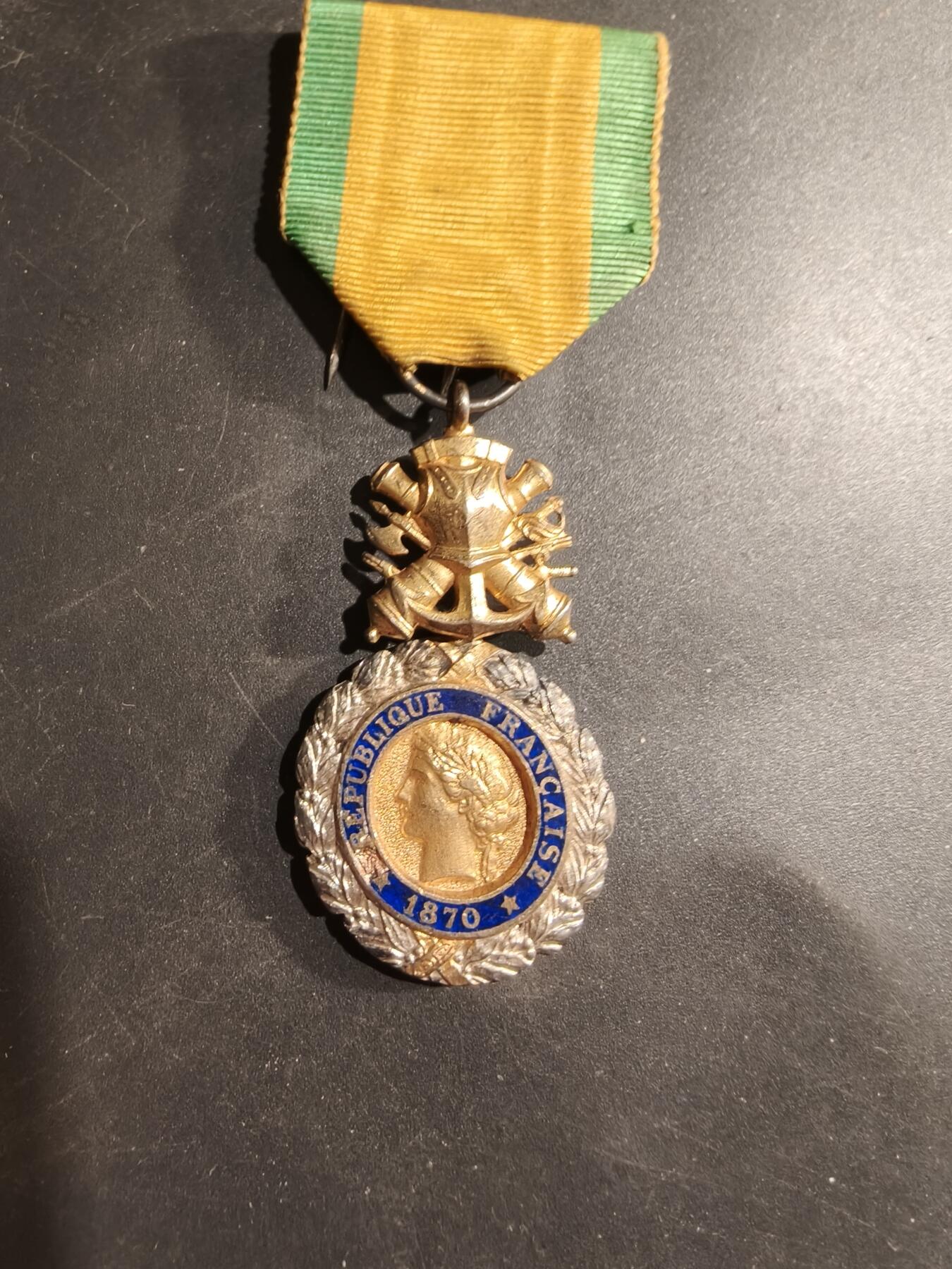 老王徽章第184期 法国军事奖章   三共时期    950银镀金珐琅     21.1g