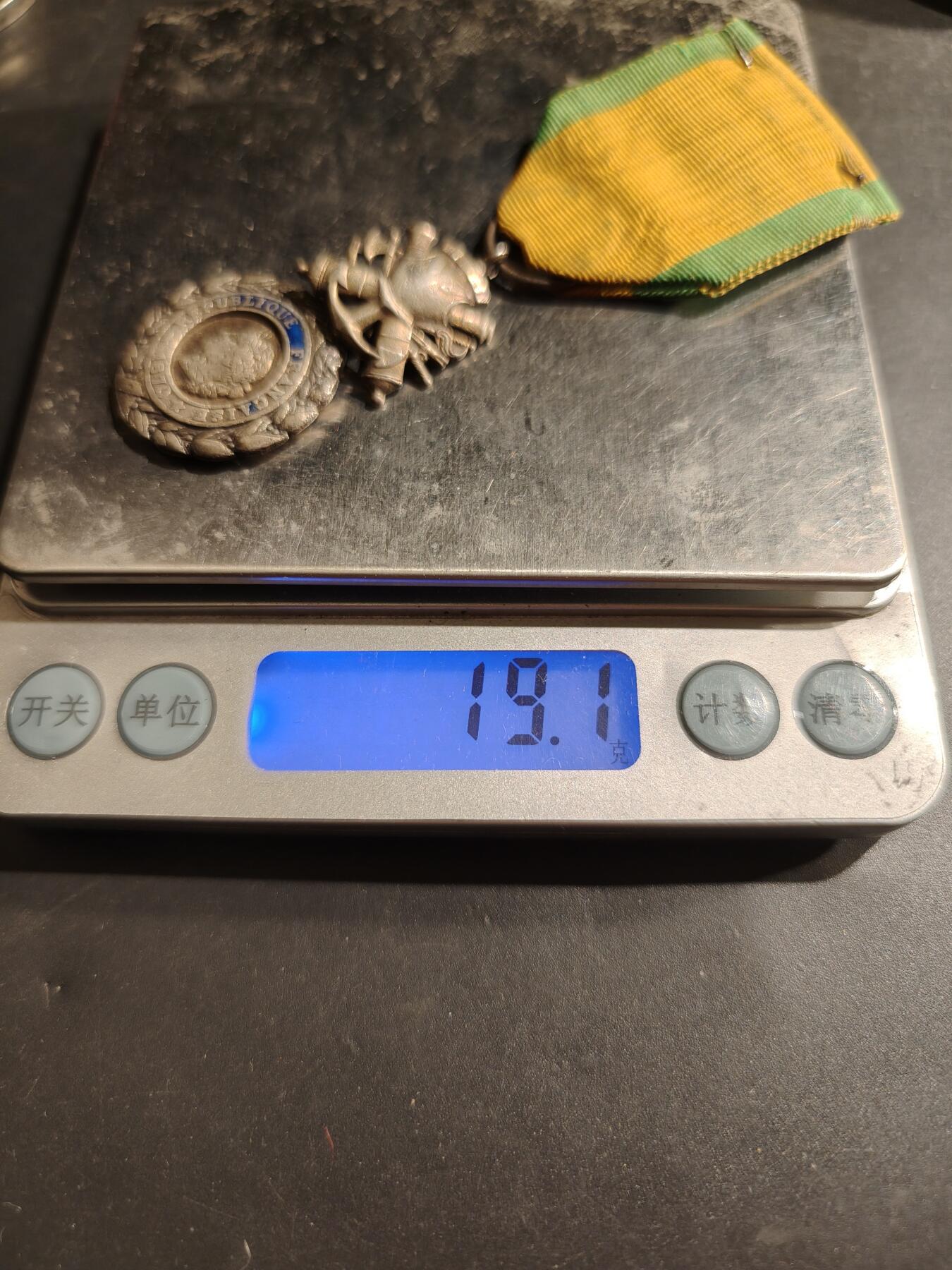 老王徽章第184期 法国军事奖章   三共时期    950银镀金珐琅     19.1g