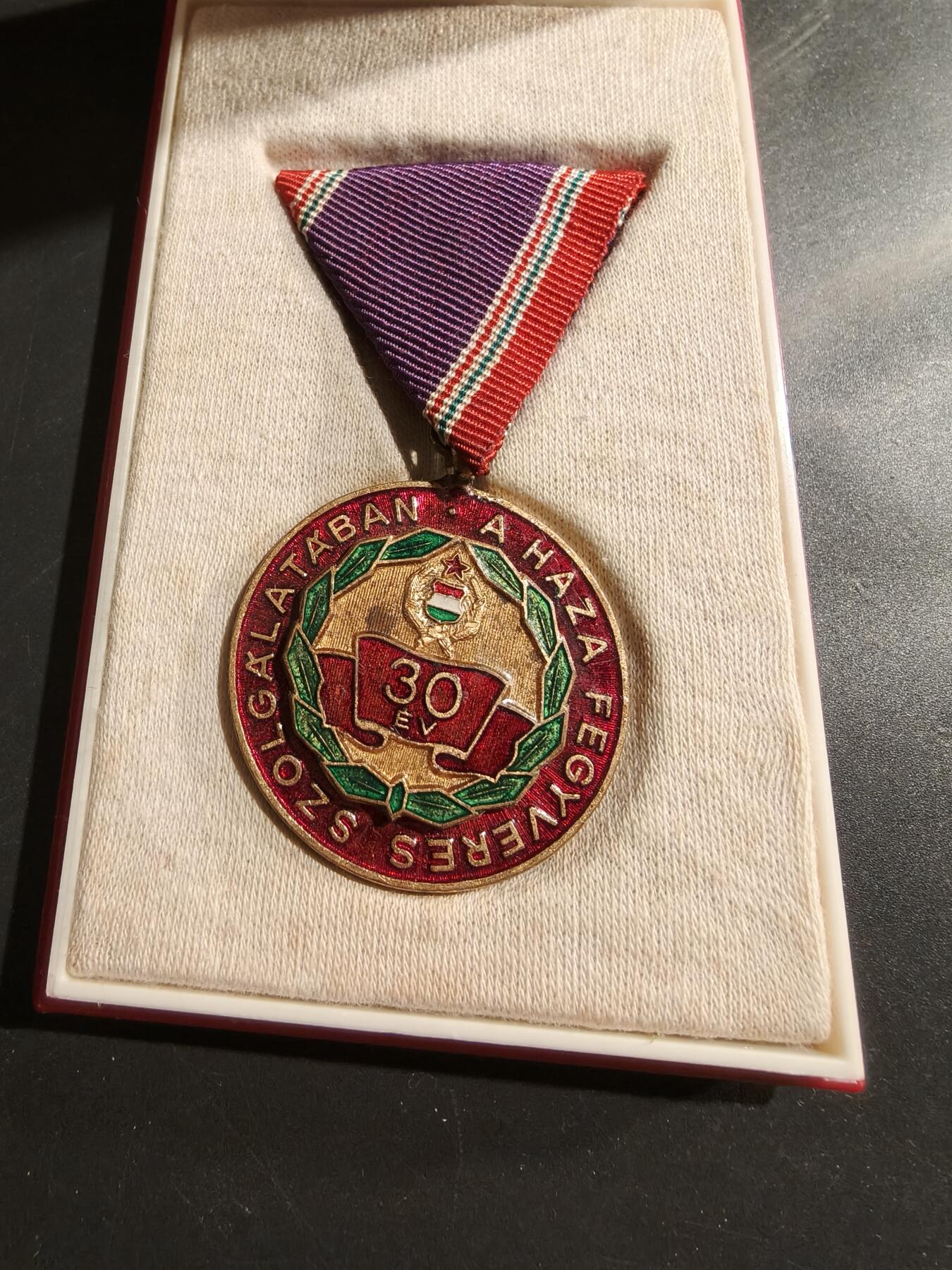 老王徽章第184期 匈牙利30年服役纪念章   原盒