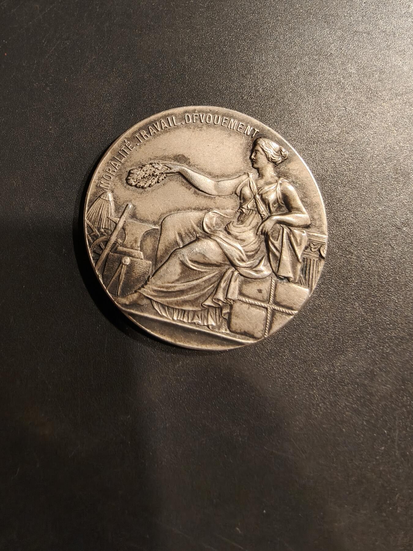 老王徽章第184期 法国国家工业促进会大银章     950银     1924年实发    直径36mm    重量20g