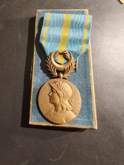 老王徽章第184期 - 法国一战东方战役奖章    带纸盒